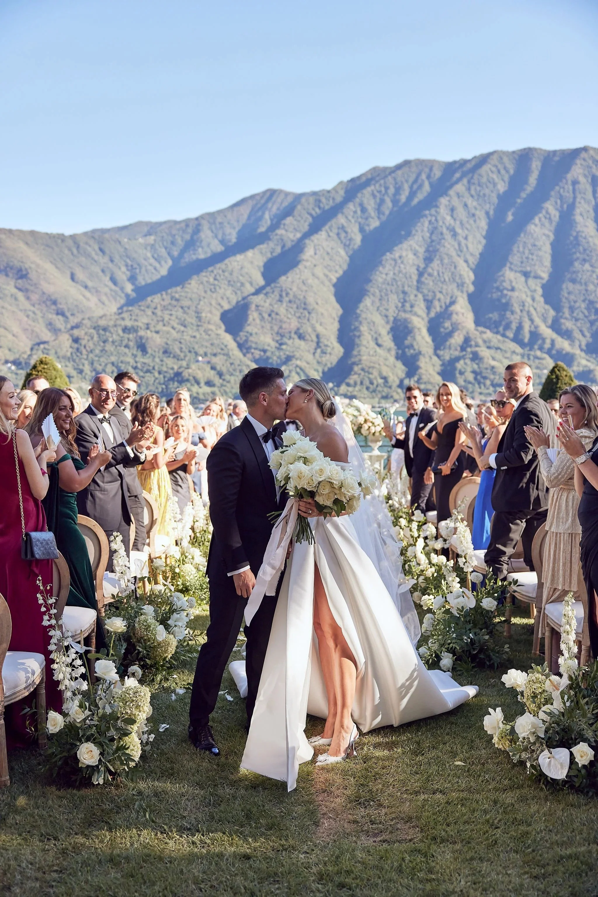imgi_100_HR_MandB_LostinLove_wedding386.jpg