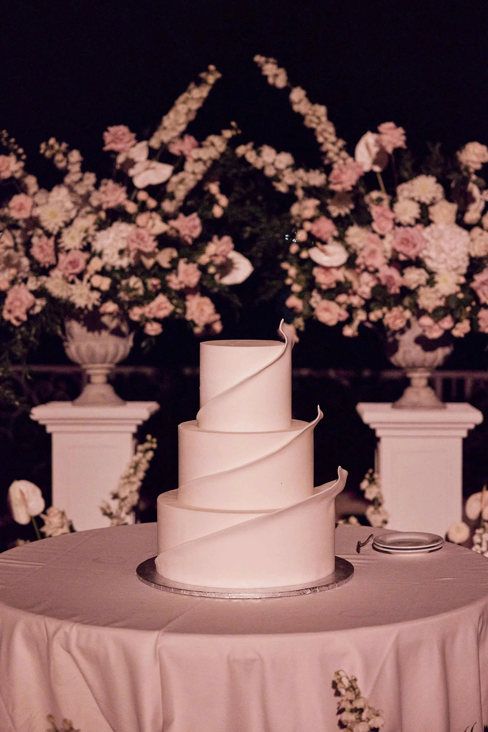 imgi_185_HR_MandB_LostinLove_wedding1129.jpg