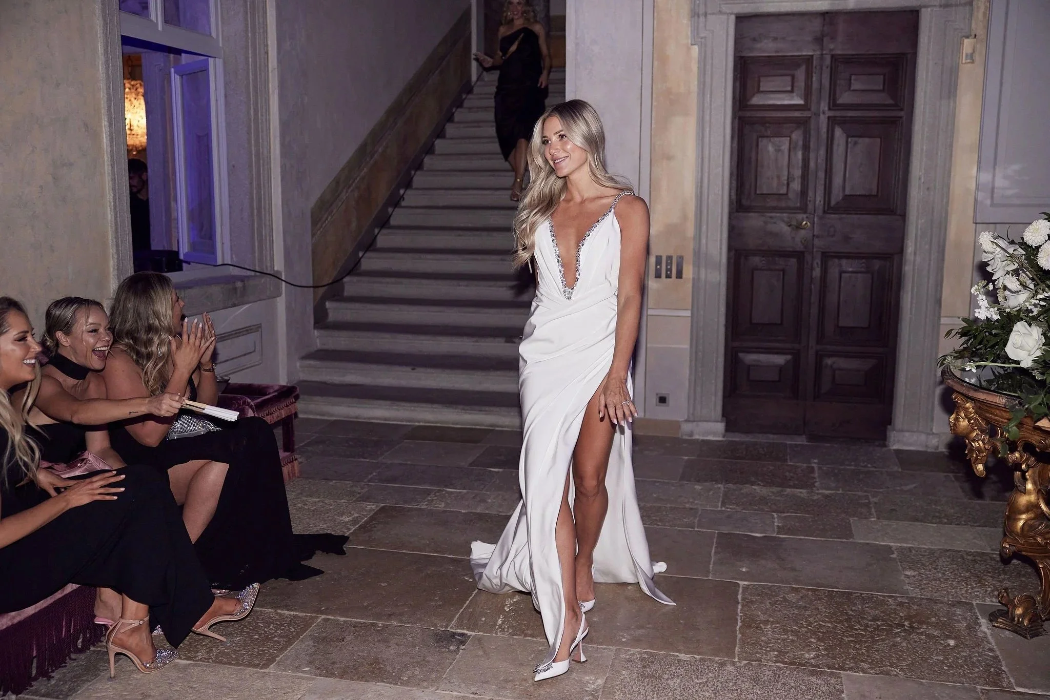 imgi_189_HR_MandB_LostinLove_wedding1201.jpg