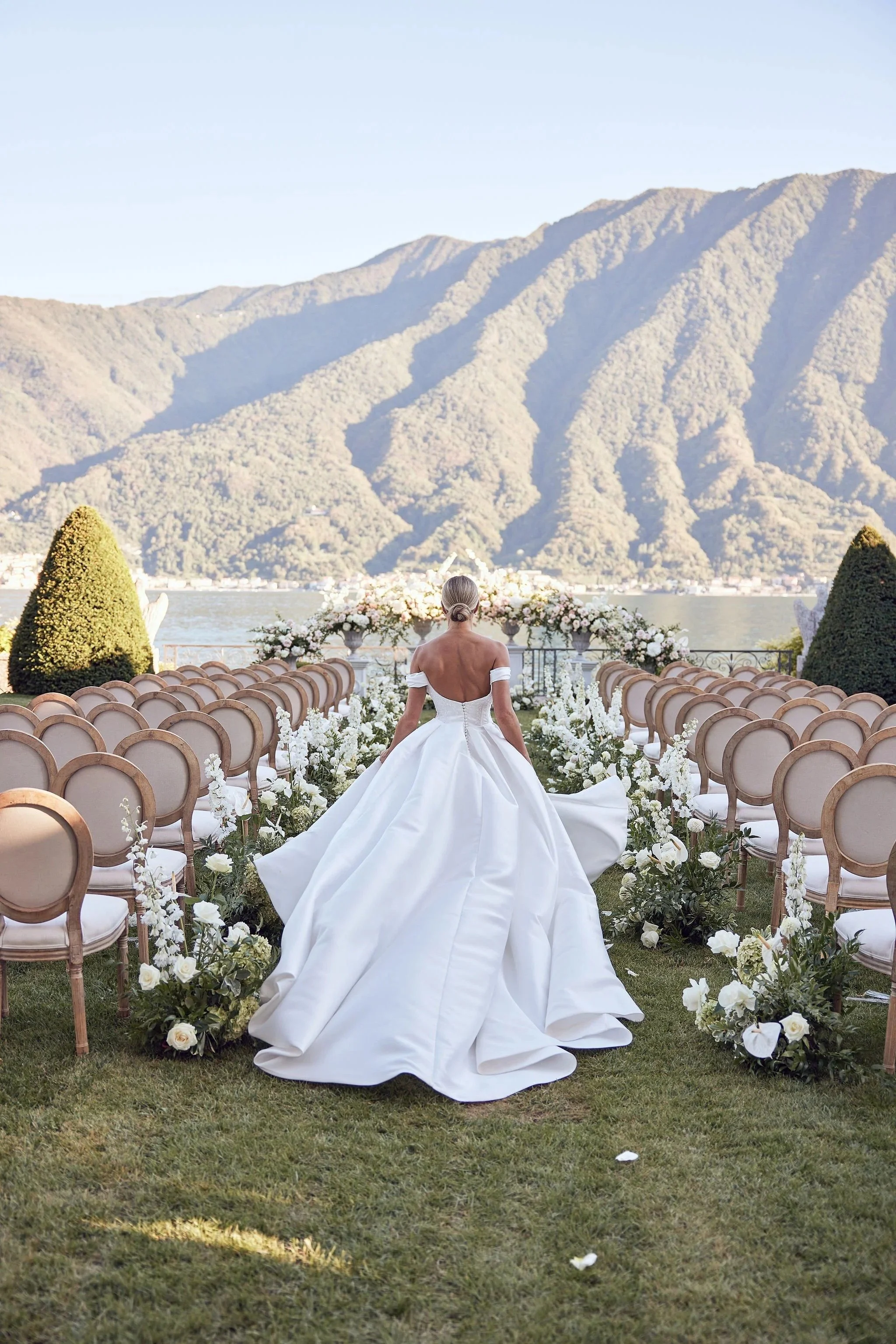 imgi_39_HR_MandB_LostinLove_wedding621.jpg