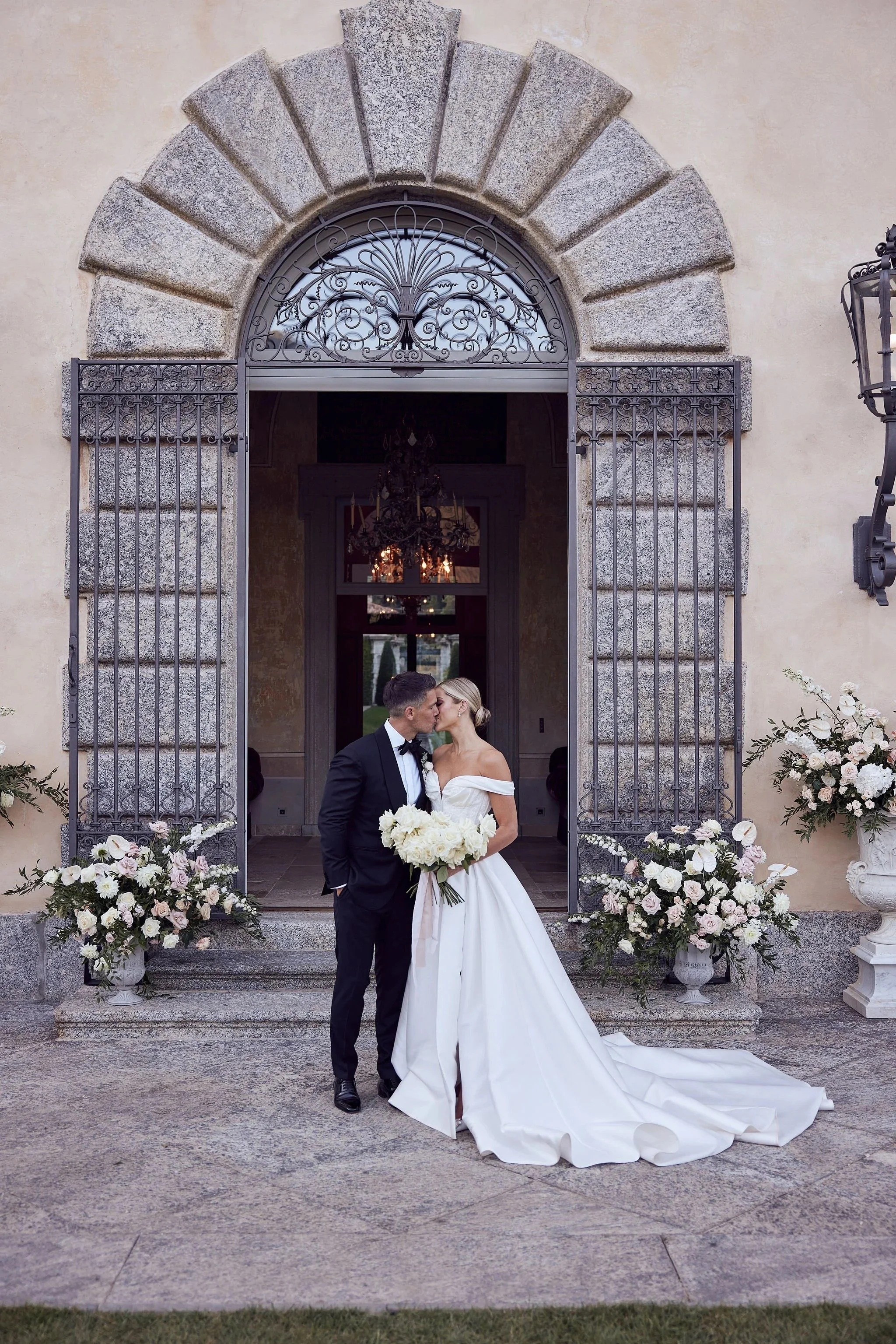 imgi_125_HR_MandB_LostinLove_wedding653.jpg