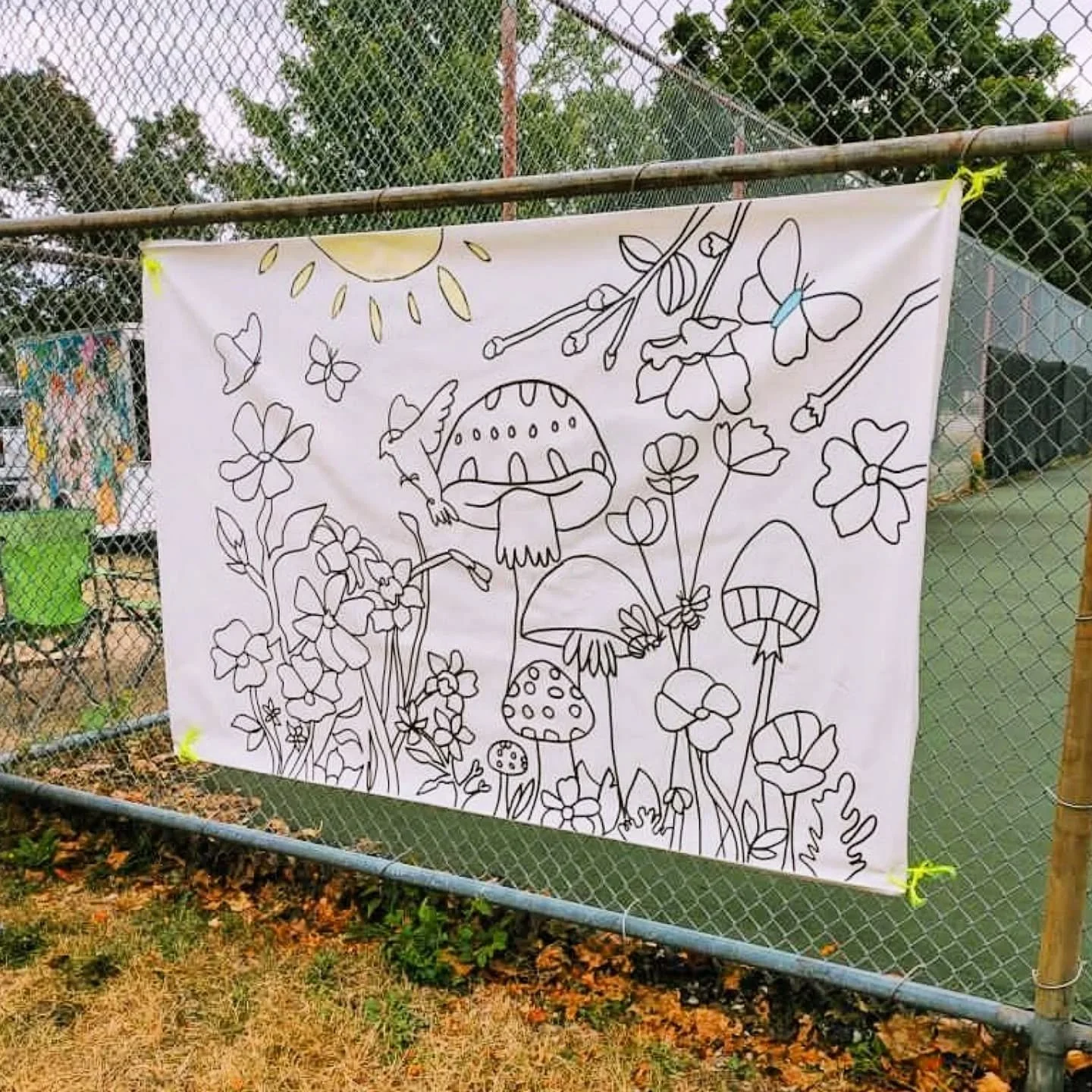 Roomie @beautifully.monica and @citybarrie just wrapped up the summer of Neighborhood Nights! She ran the public art pop-up portion and  Invited the kids within the community to create temporary installations throughout various parks in Barrie.

@cit