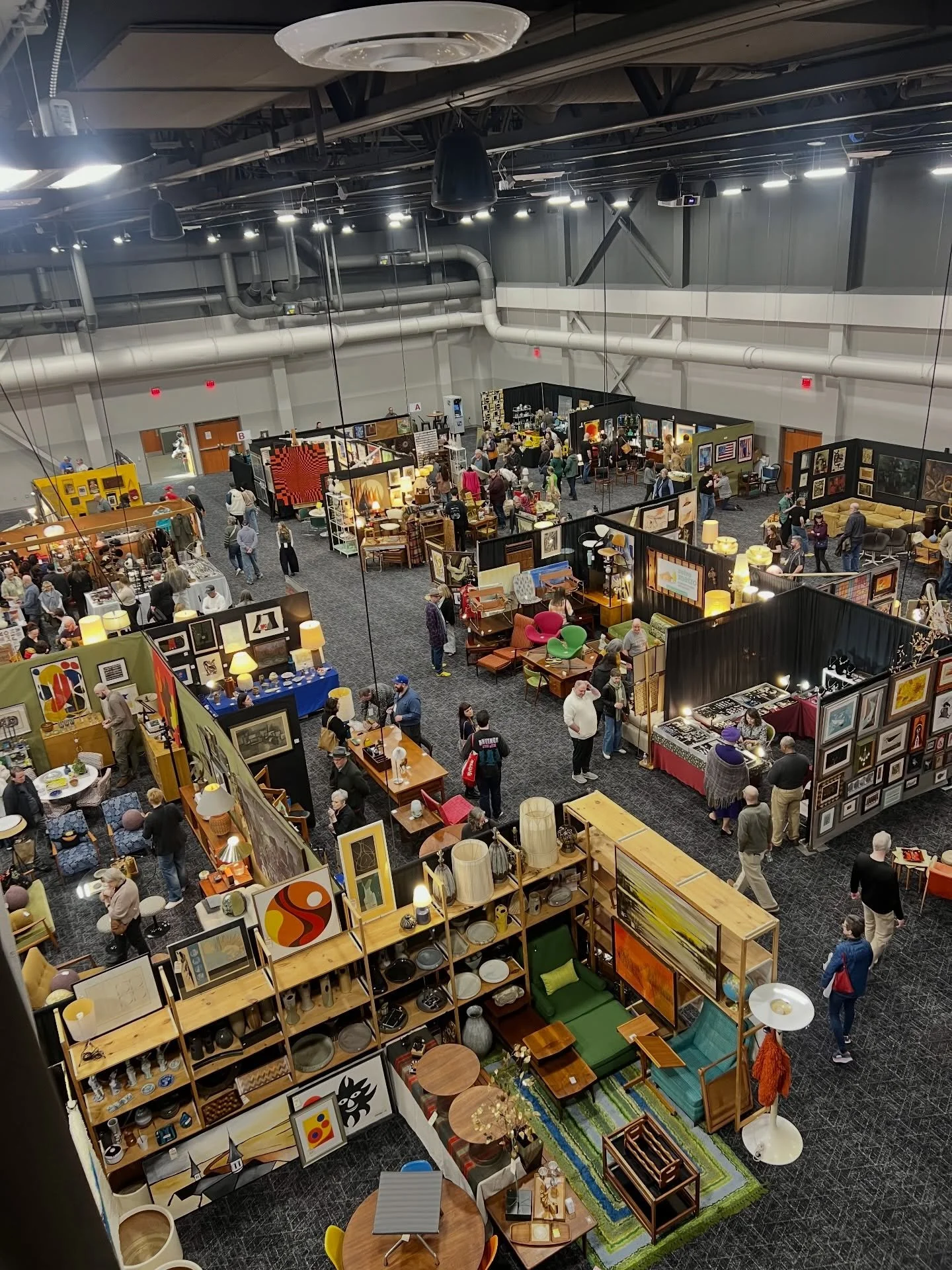 It&rsquo;s the third and final day of the 20th Century Cincinnati Vintage Modern Expo, and there is still so much to discover! 

The dealers are busy refreshing their booths for you to join us from 10-4 today, at the Sharonville Convention Center.
.
