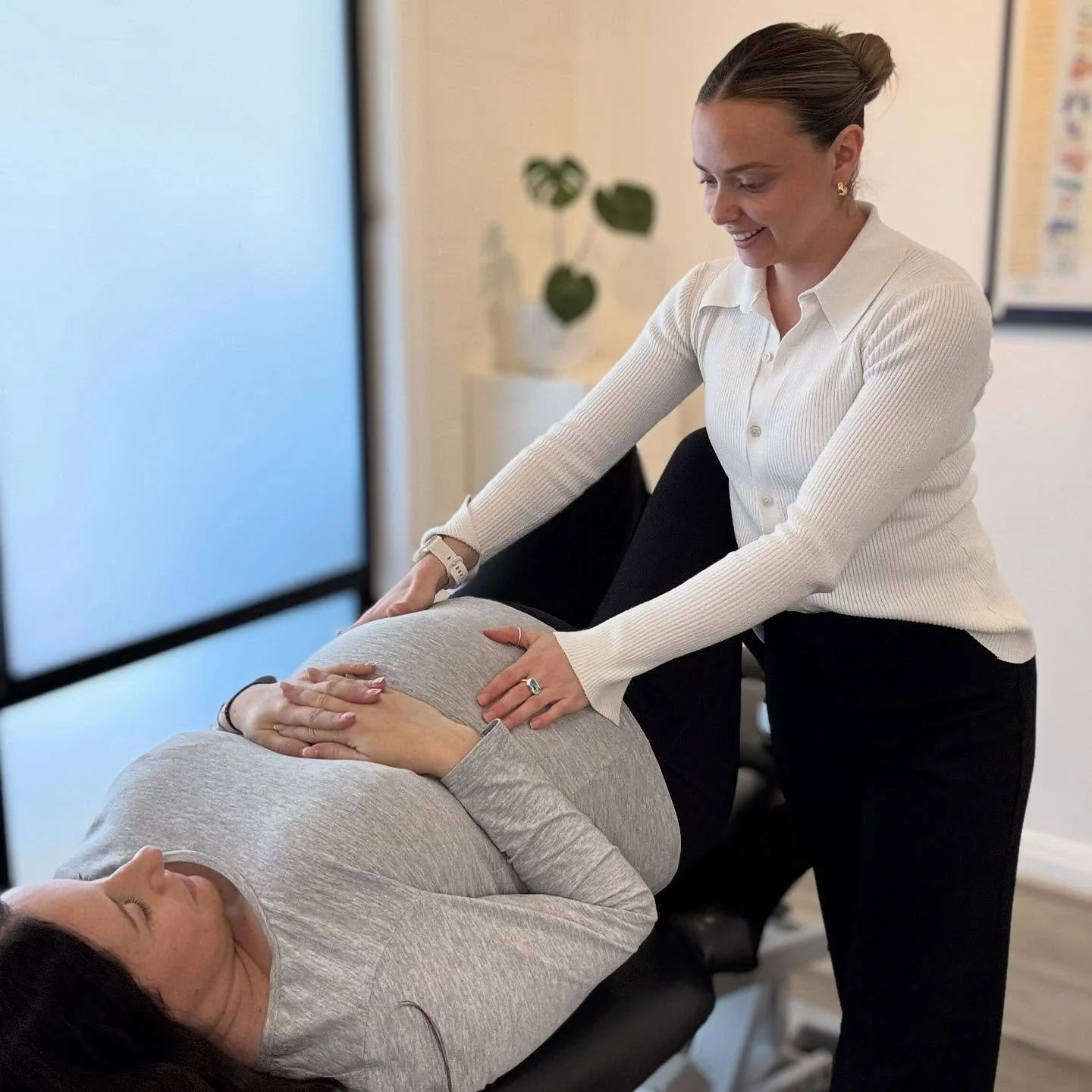 🤰 Chiropractic Care During Pregnancy

Pregnancy brings incredible changes to your body, physically, hormonally and posturally. As your baby grows, your centre of gravity shifts, your ligaments soften, and your spine and pelvis adapt to support this 