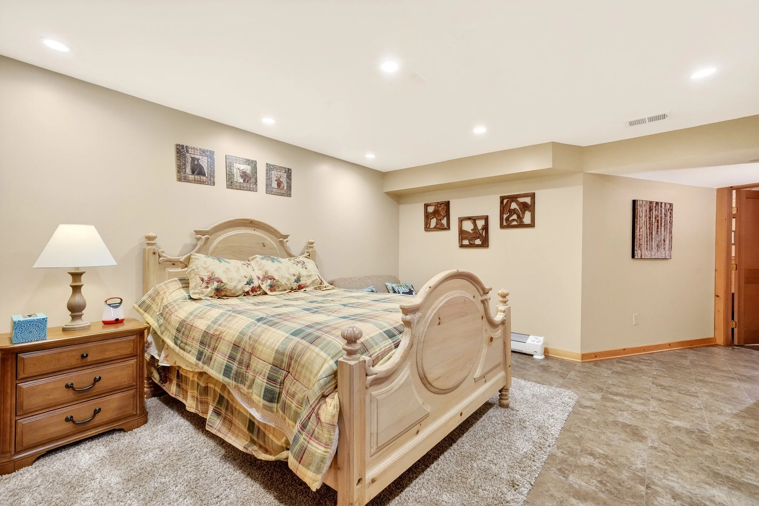 31. Master Bed 2.jpg