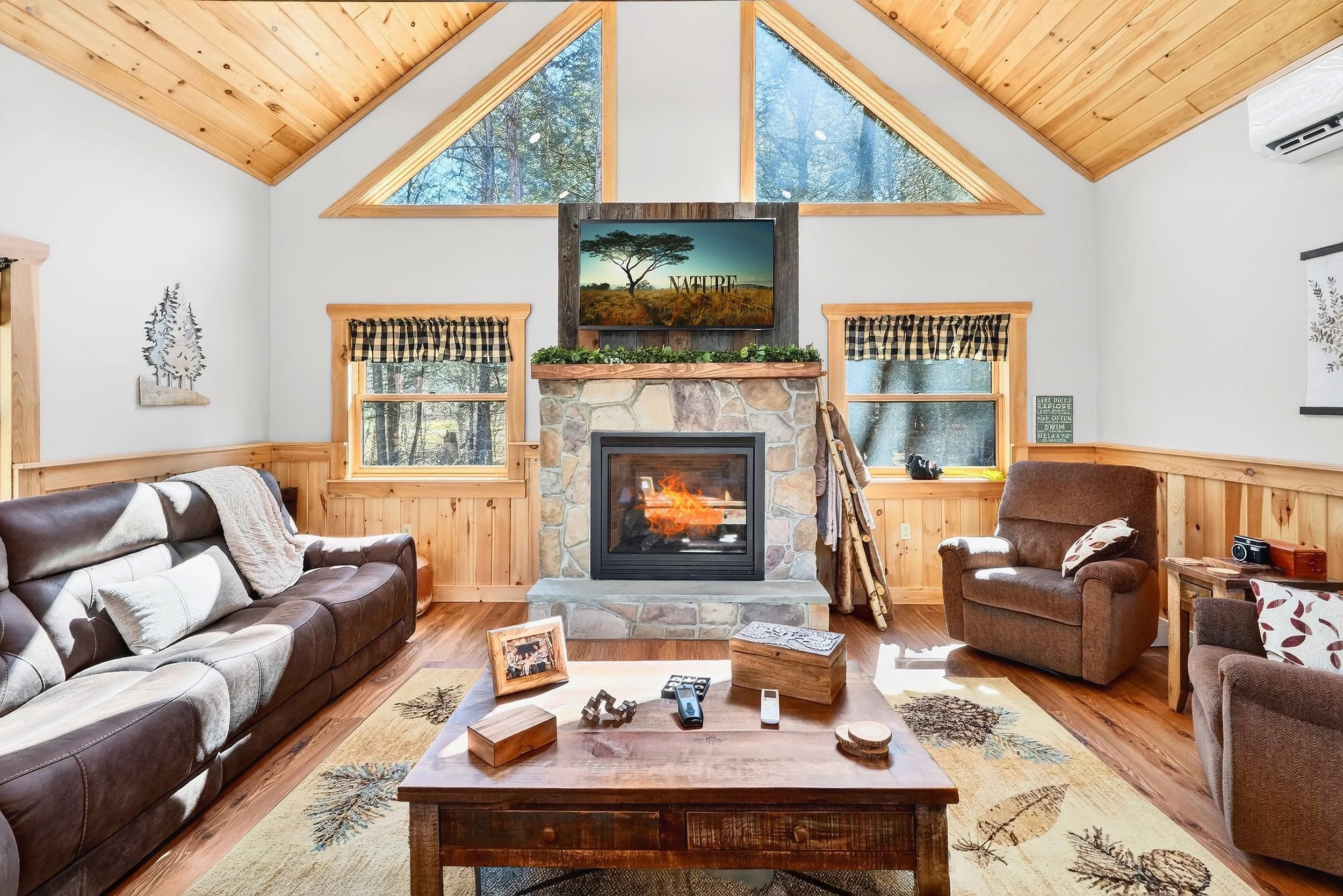 25. Living Room 3.jpg