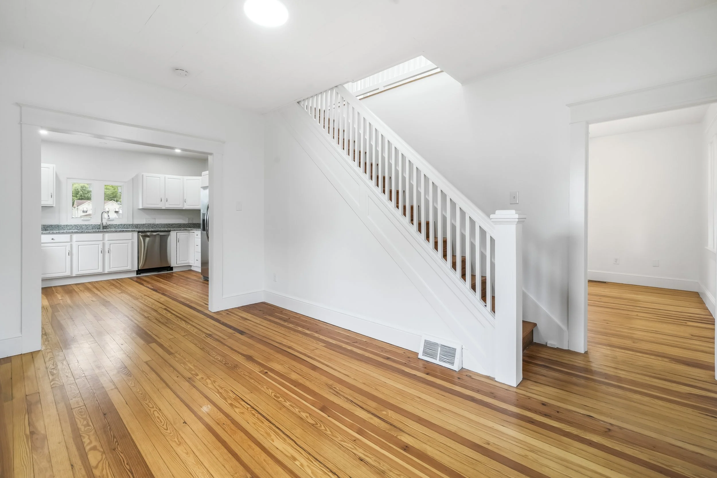 4. Family Room 1.jpeg