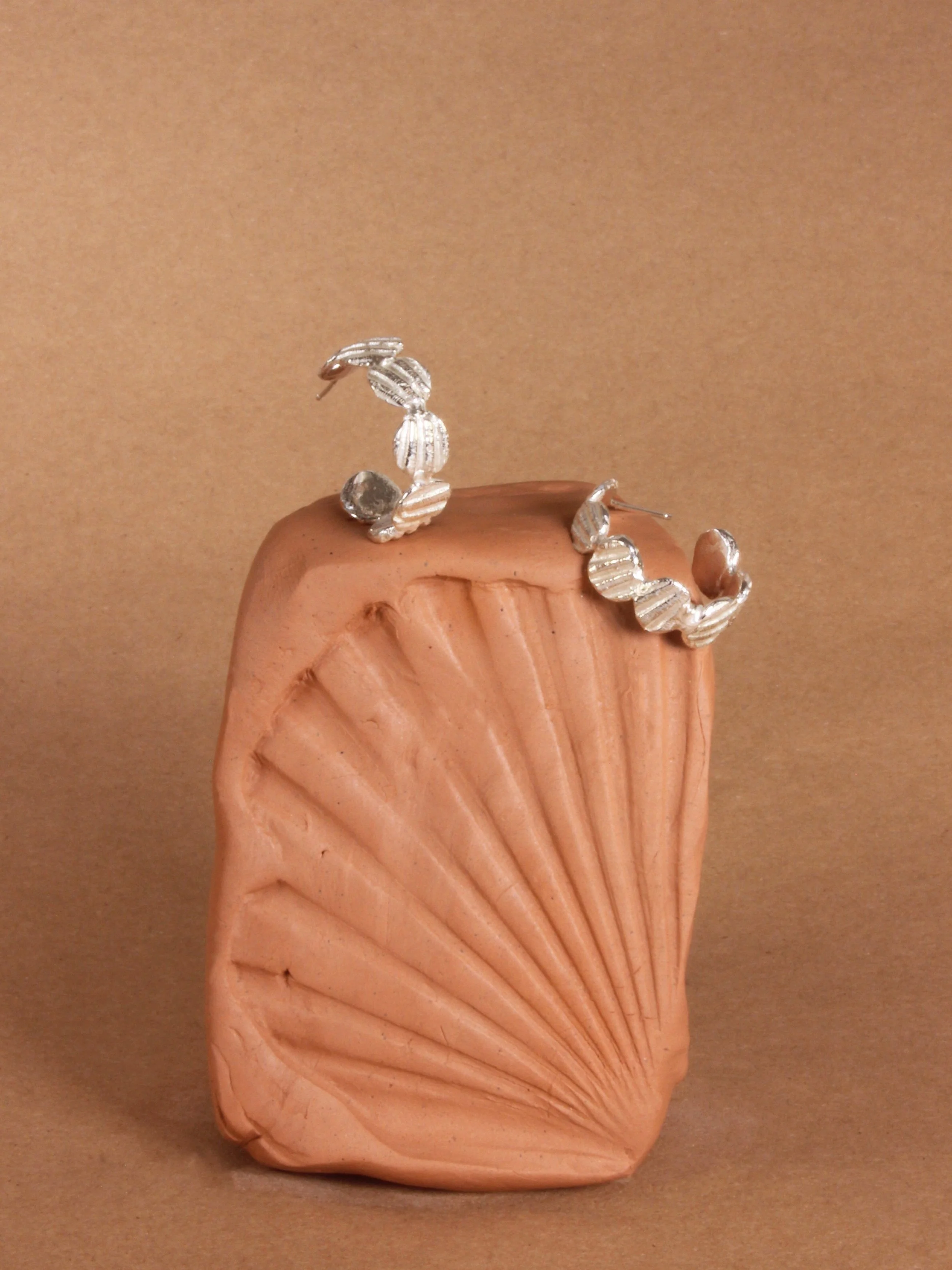 Textural fragments | Oceana

The Oceana hoops. Earrings shaped from seashells found along the Australian coast.

Handcrafted using the ancient technique of lost wax casting. 
.
.
.