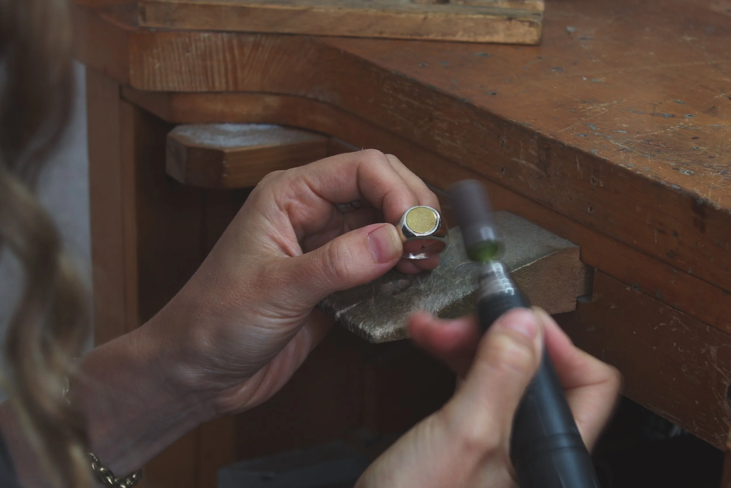 Sunday in the studio. 
A little view into the making of my signet No.3 ring, a chunky silver ring with round brass inlay.
.
.
.
#studio #handmade #jewellerydesign