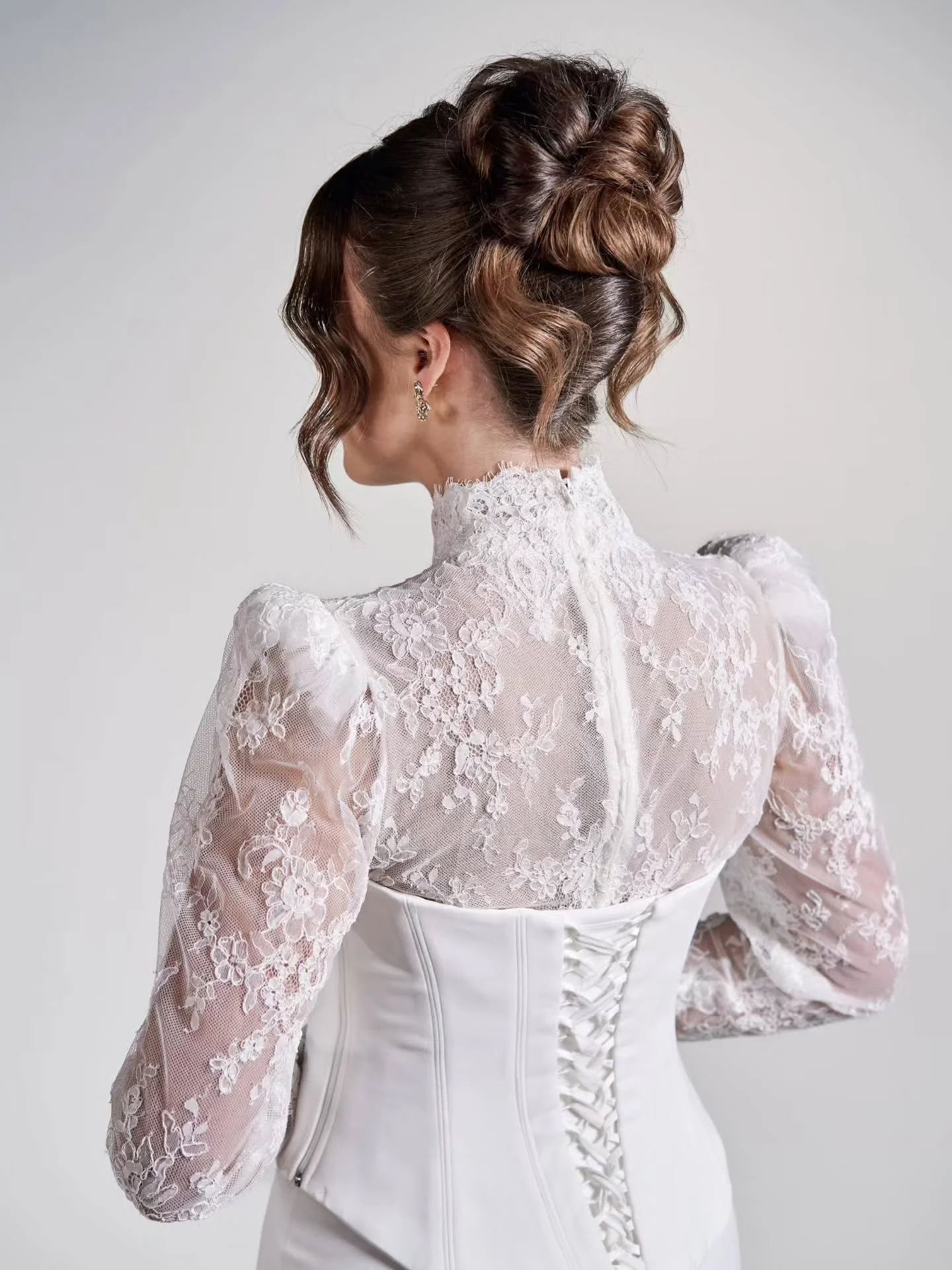 Kampaus @bylauracarita ✨

Puvut @kristibridal 
Malli @saanakaasalainen 
Kuvat @petteri_mantysaari 

#h&auml;&auml;kampaus #morsiuskampaus