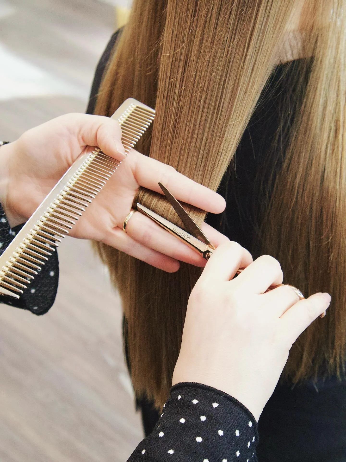 Meilt&auml; saat aina sinulle r&auml;&auml;t&auml;l&ouml;idyt:

🤍 hiustenleikkuut
🤍 v&auml;rj&auml;ykset
🤍 kampaukset
🤍 meikit
🤍 hiustenhoidot

Tervetuloa! 💌