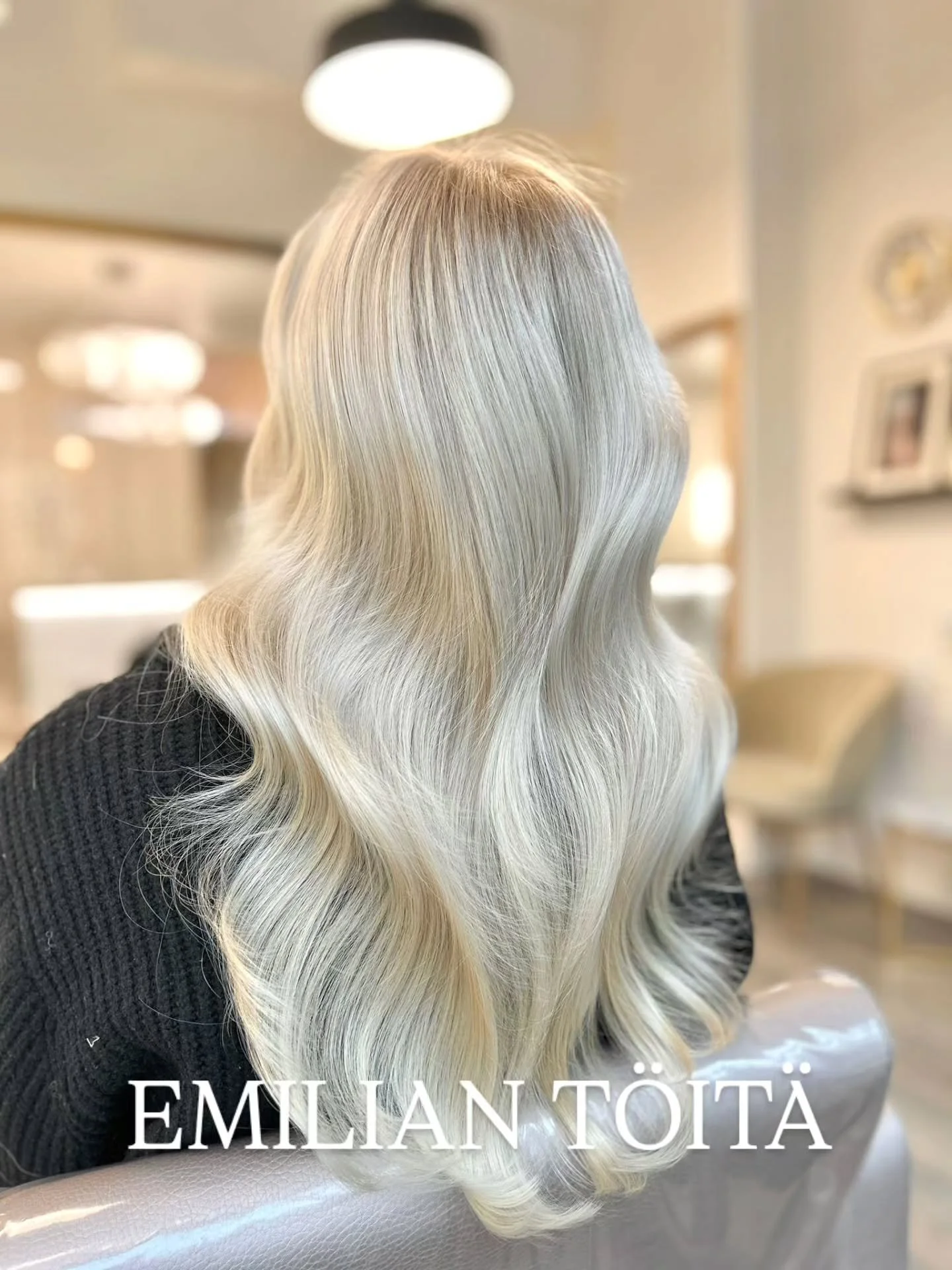 Emilian tekemi&auml; t&ouml;it&auml;🤍

Lis&auml;&auml; n&auml;et: @emiliashairandbeauty 

#crystalsalonturku #kampaamoturku