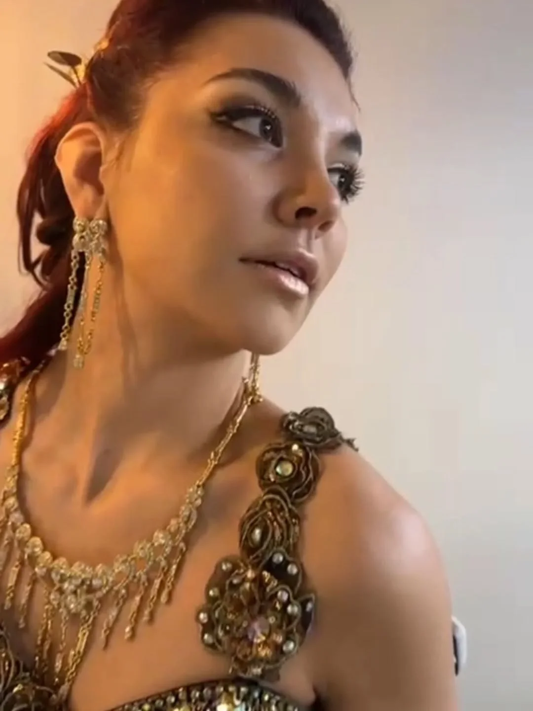 Meiki-, kampaus- ja pukuiloittelua Eveliina Vahterin kanssa by Sinikka