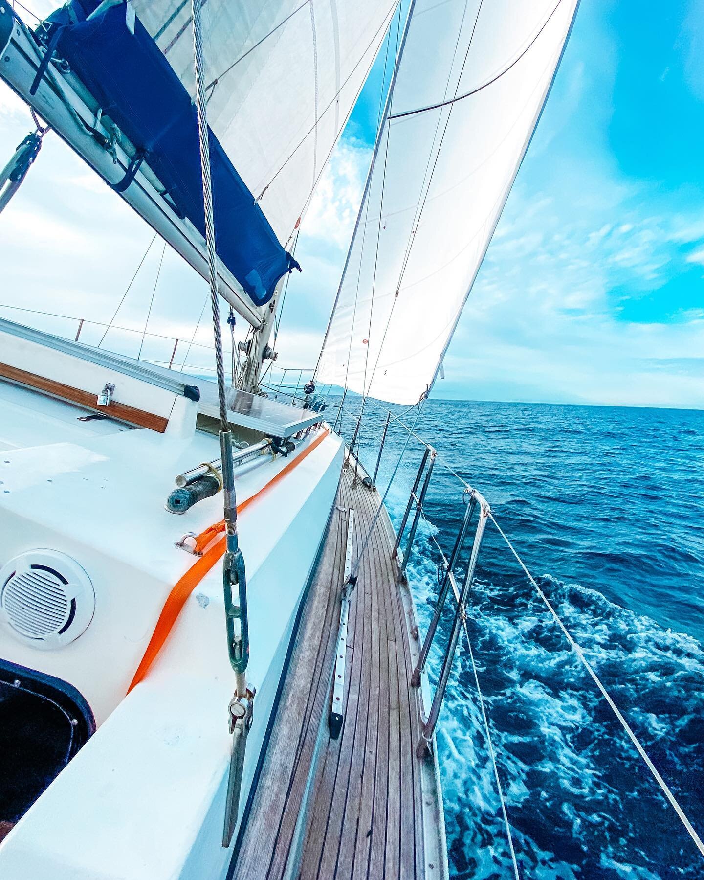 We were calculating mileage in our logbook last night and realised we had sailed over 1000 nautical miles since we bought Teulu 6 months ago! 1160 to be precise! That&rsquo;s quite the feeling 😀

〰️

#sails #sailing #sail #yacht #adventure #freedom 