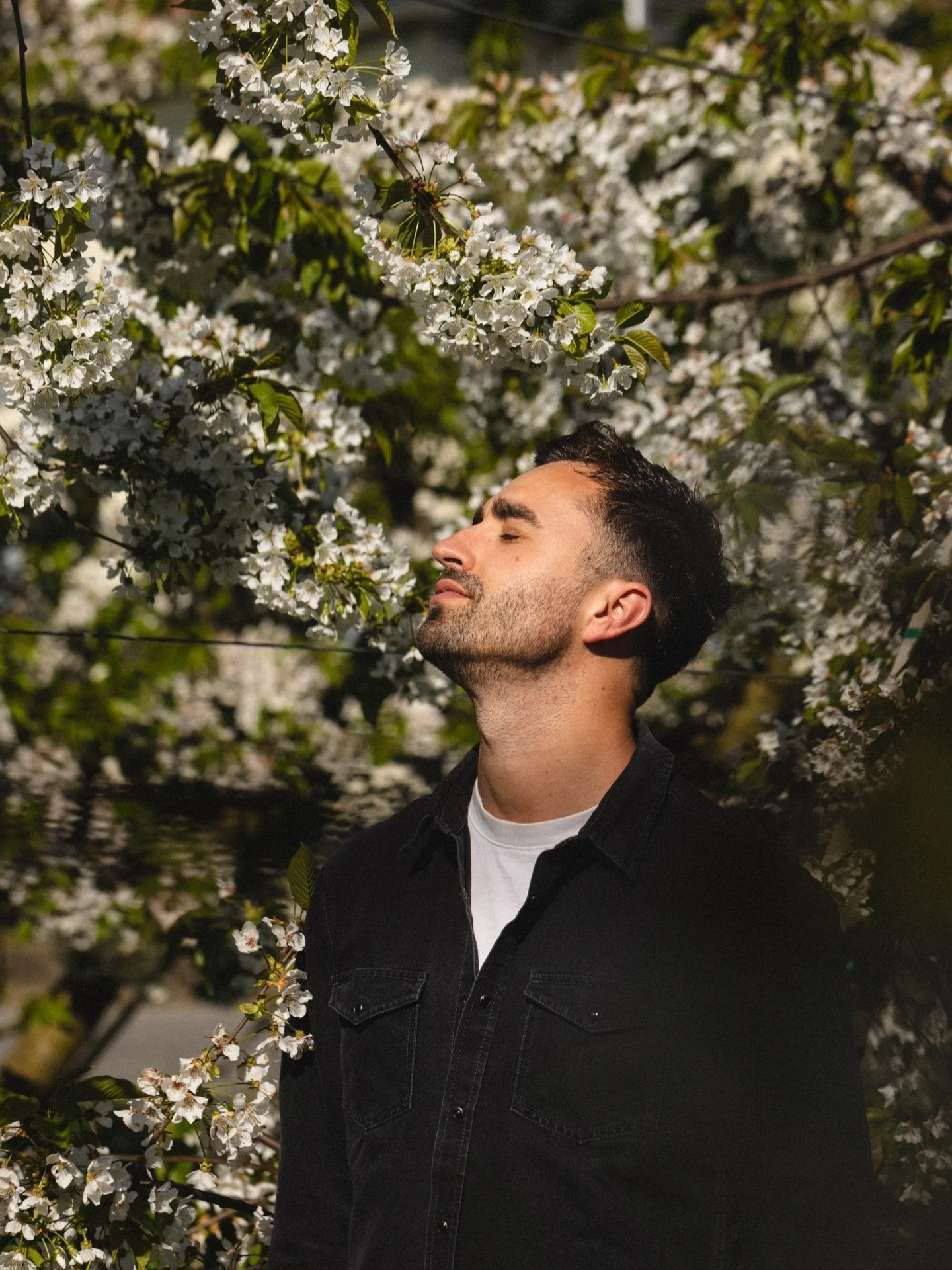 The recipe for a happy chef: equal parts sunshine and blooming nature.

@silvio_germann_mammertsberg and his team will be on Spring break from 6-16 April - see you soon!

Photos: @digitalemassarbeit