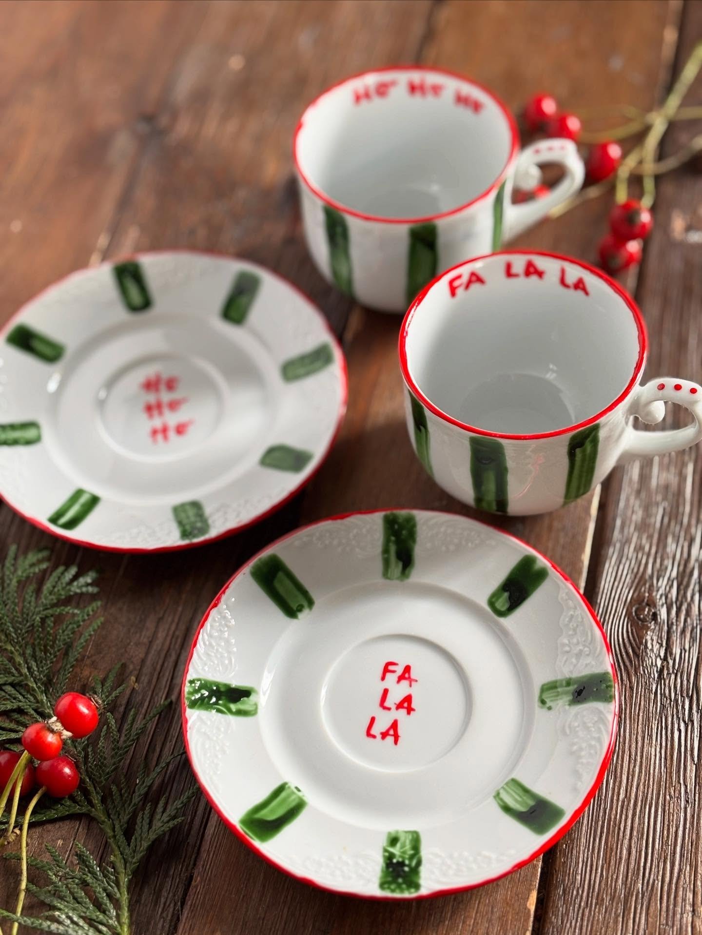 Fotografo senza sosta la collezione natalizia che sar&agrave; online domani alle 13.00. 
Piatti, tazzine e le immancabili palline!