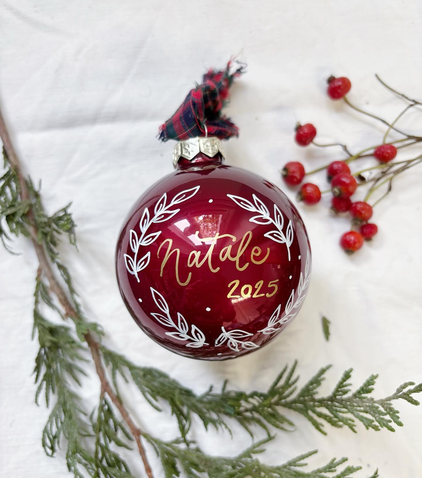 &Egrave; novembre e quindi &egrave; gi&agrave; lecito pensare al Natale! 🤣🎄

{pallina BORDEAUX con scritta ORO}