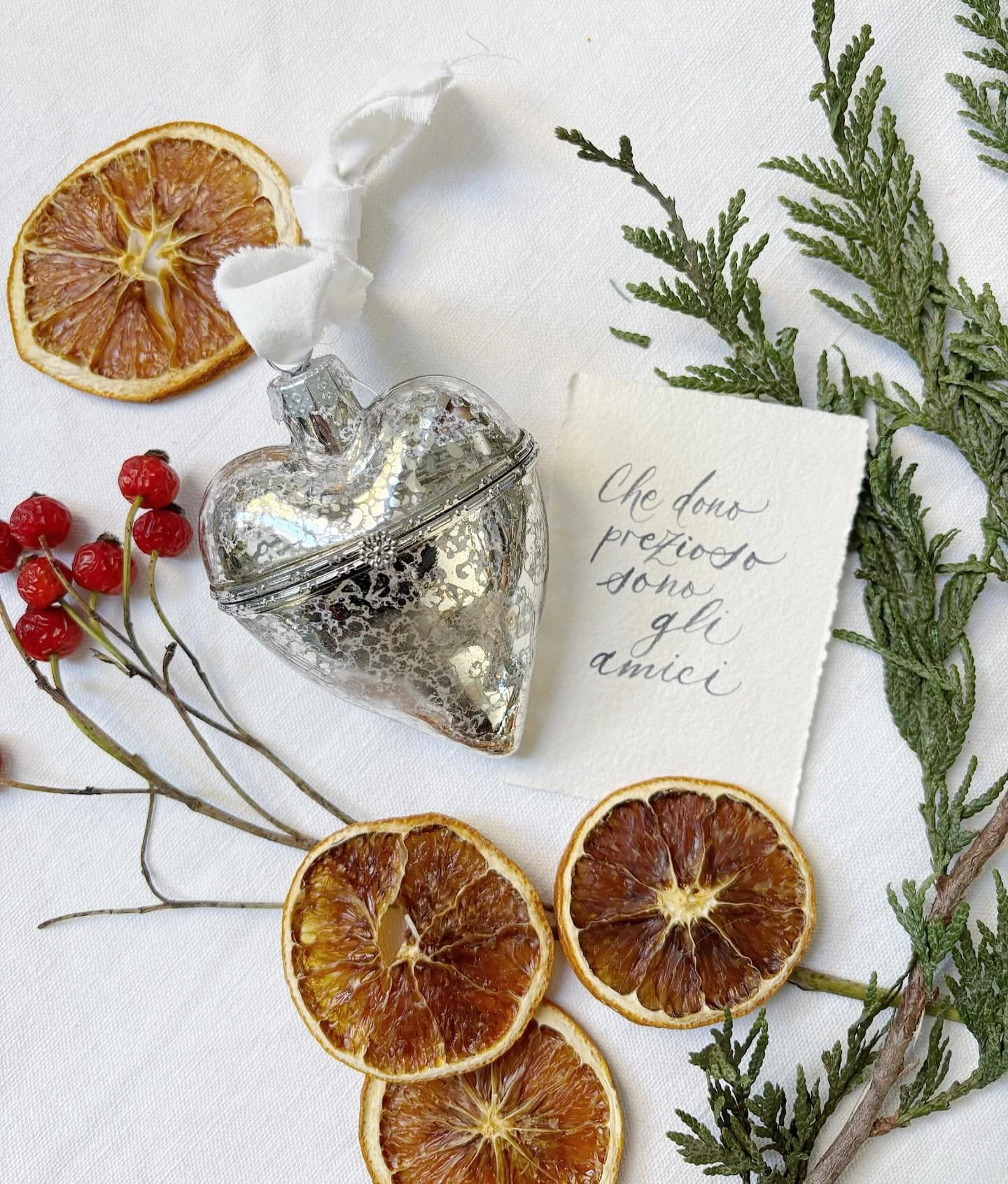 Un regale che &egrave; anche una dichiarazione 🤍

{cuore MERCURY con biglietto personalizzabile}