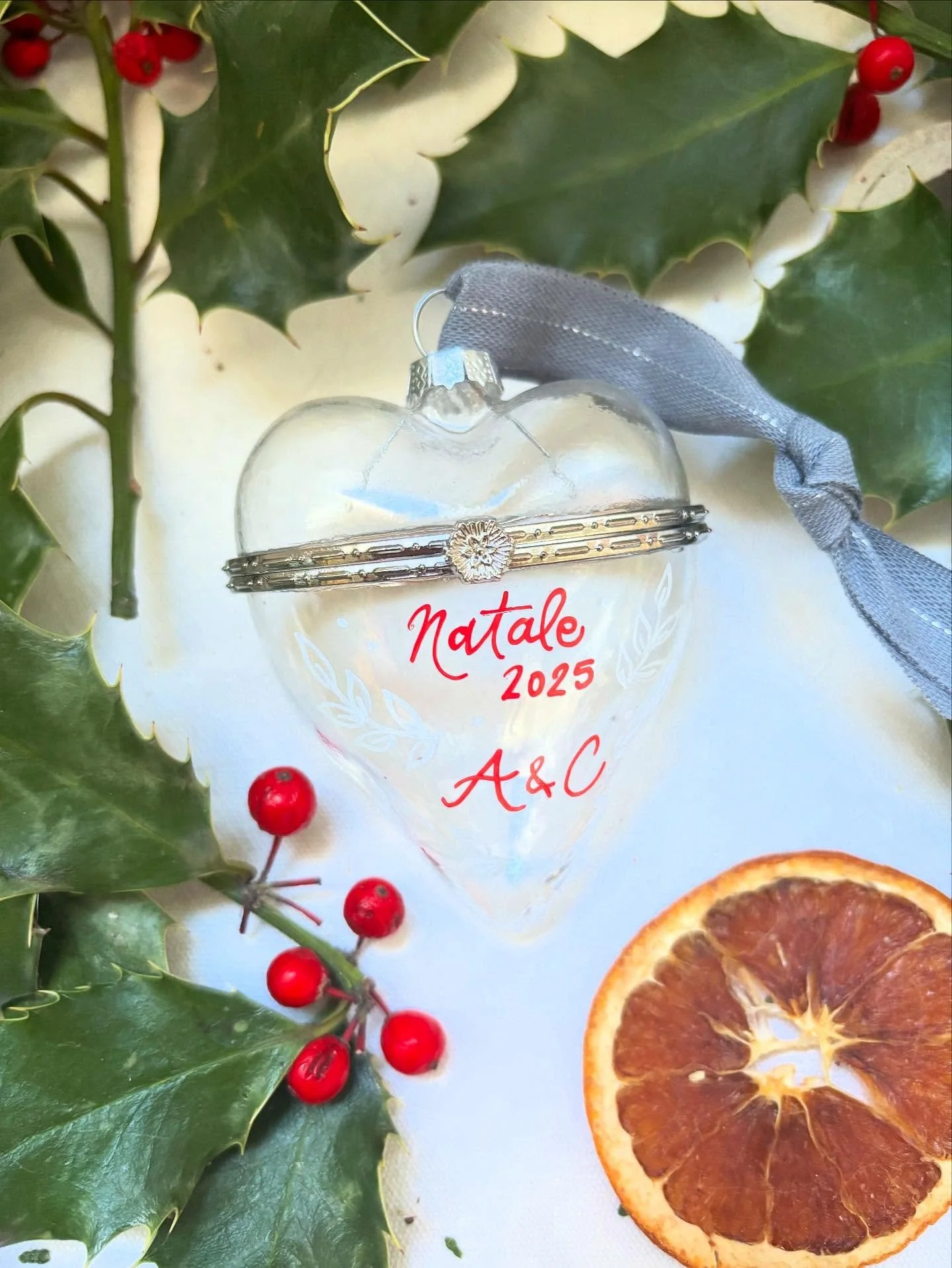 Si lavora instancabilmente per finire e inviare tutti gli ordini!
Come vi ho detto, tutti quelli arrivati dopo l&rsquo;8 dicembre non &egrave; sicuro che arrivino entro Natale, ma far&ograve; il possibile per inviare nel pi&ugrave; breve tempo possib