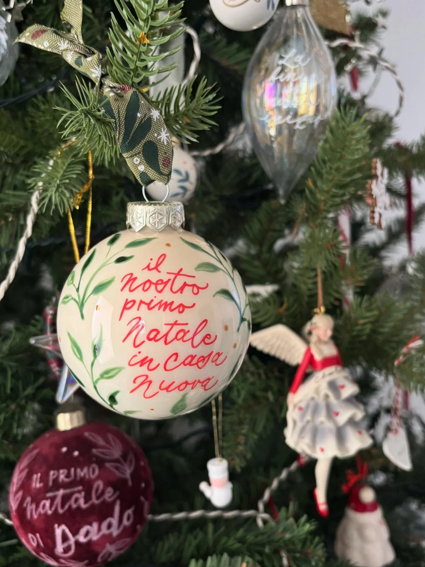E mentre nelle case gli alberi si smontano, le decorazioni si ripongono, ai si dipingono cuori e si grida Amore!
Vi lascer&ograve; online la collezione di Natale fino alla prossima settimana, per poi fare posto a quella di San Valentino!
&bull;
Vi pi