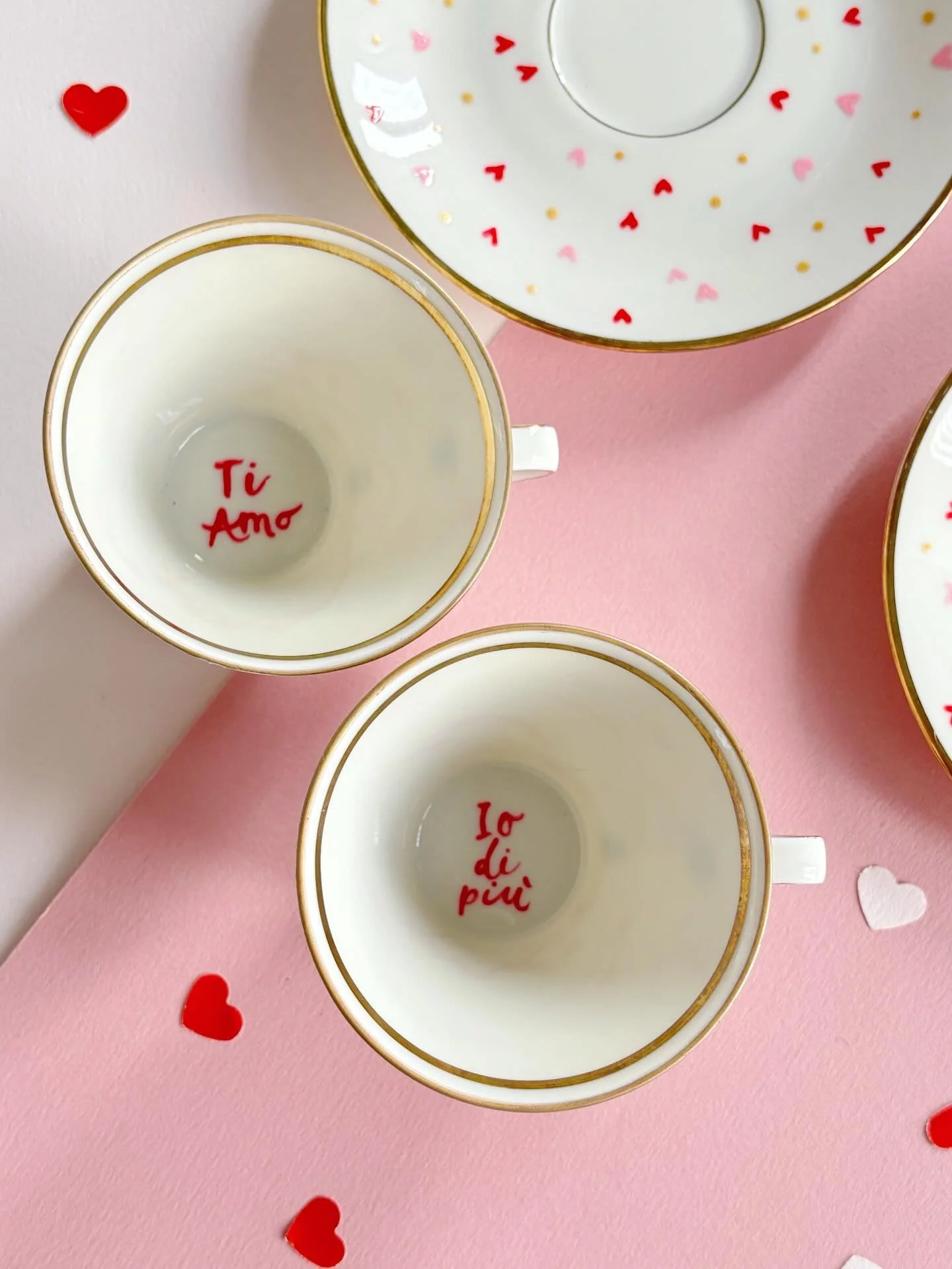 Ultimo giorno per ricevere piattini e tazzine in tempo per San Valentino! ❤️