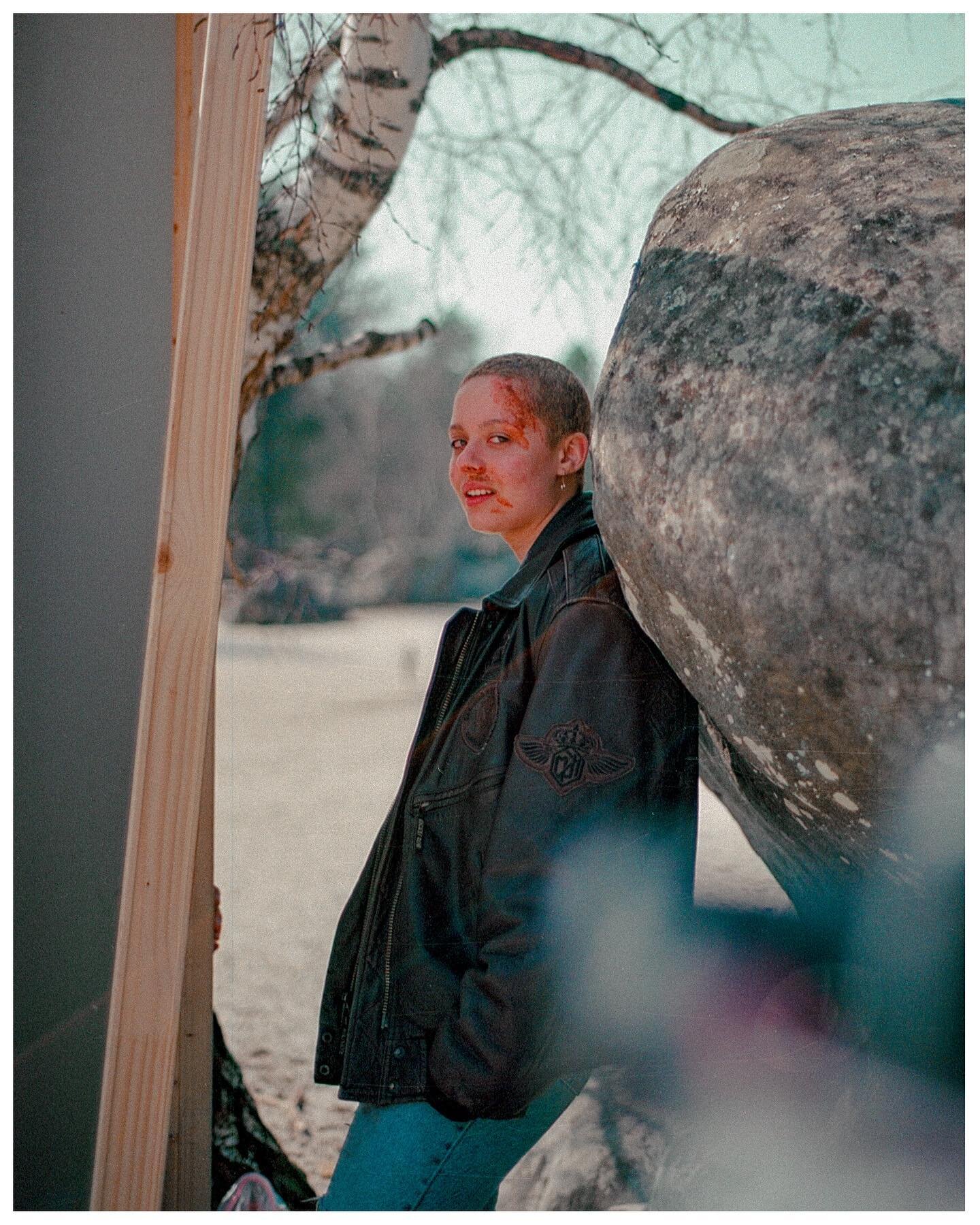 Backstage photos from &laquo;&nbsp;7&nbsp;&raquo; for Modjā 

* Directed &amp; Produced by @sportesruben &amp; @denkidan for @foosa.studio

* Out on May 27 (18h)