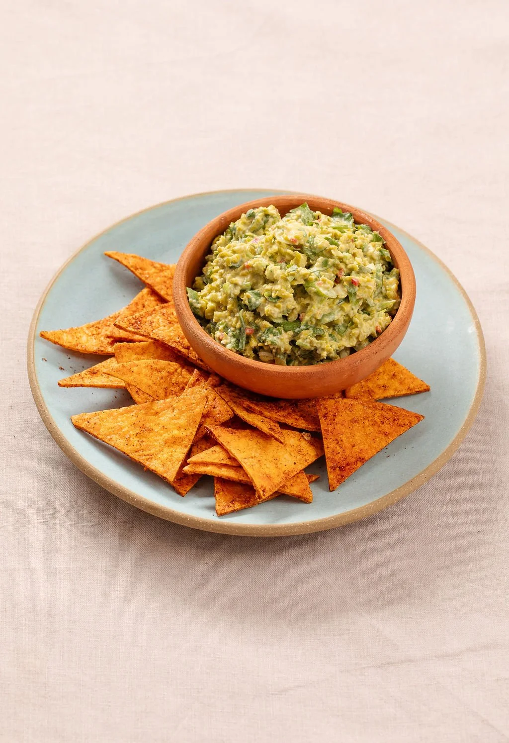guacamole and tortilla chips 