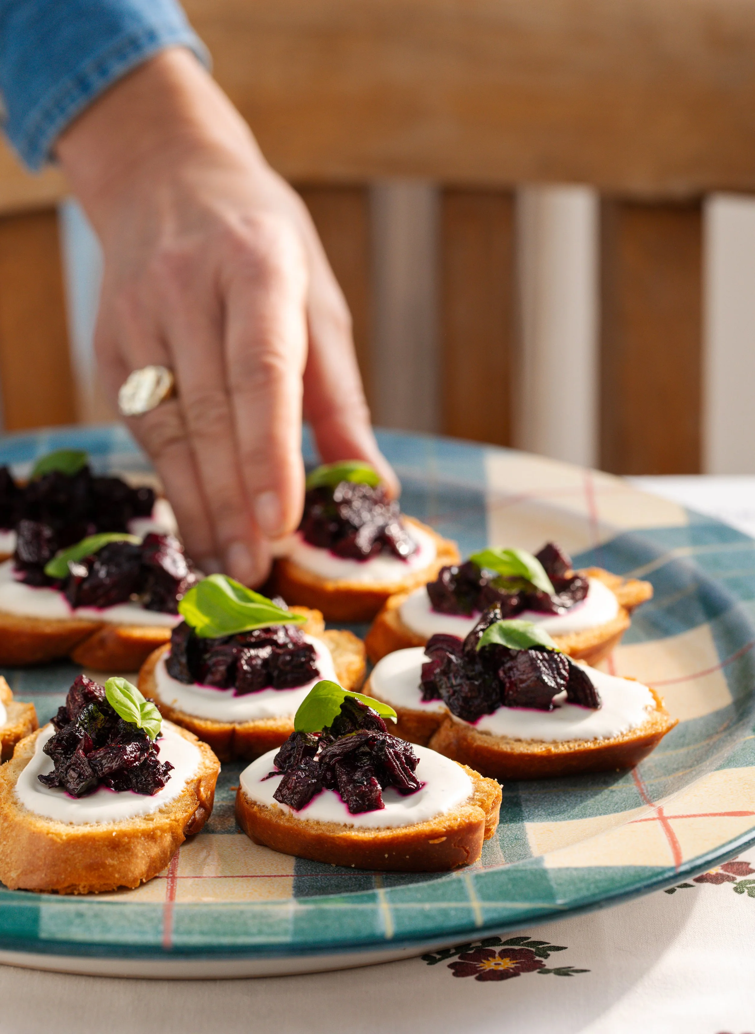 beetroot goats cheese crostini