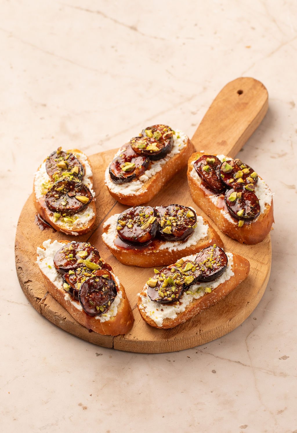 fig pistachio toasts 