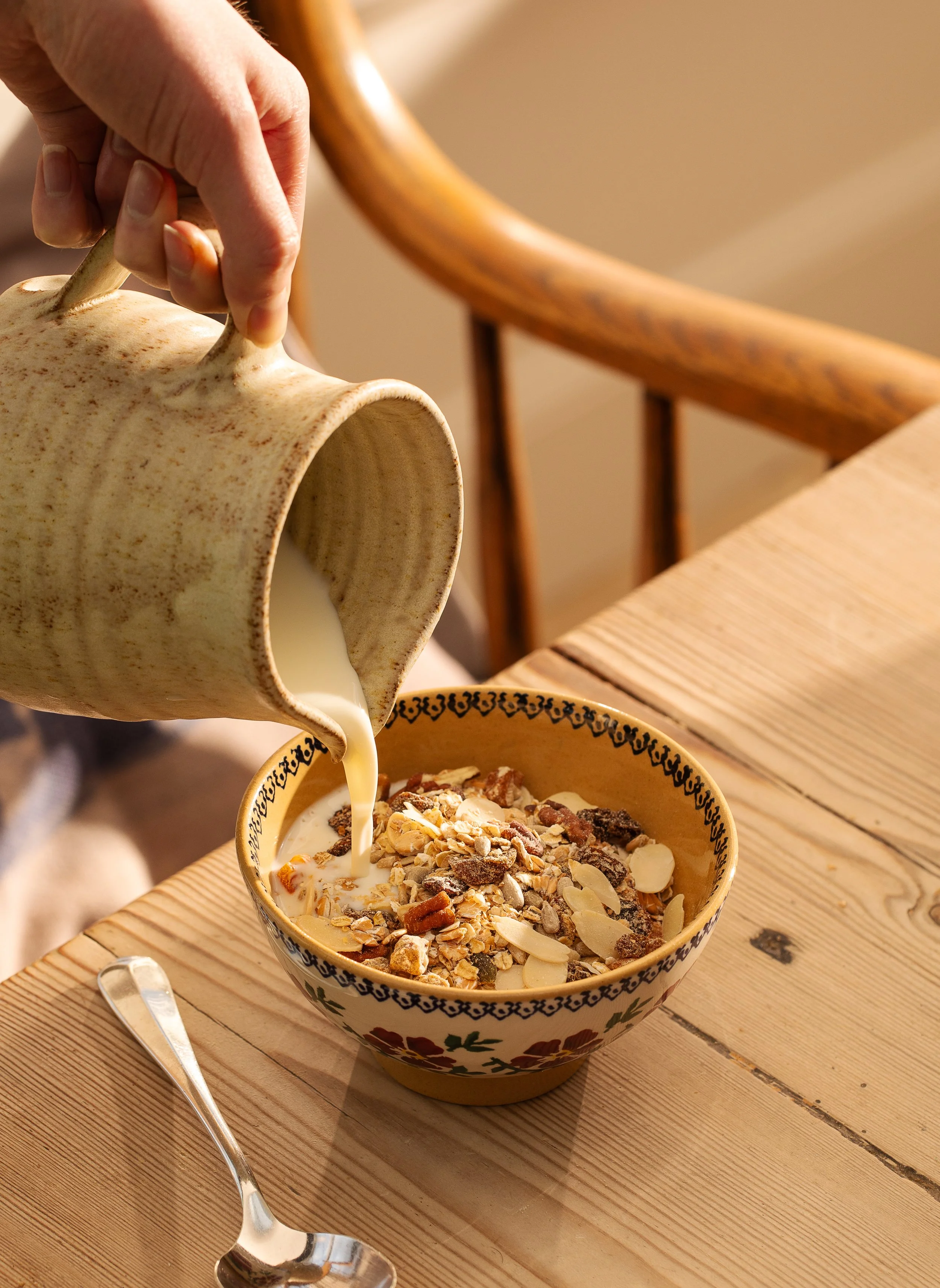 granola with milk