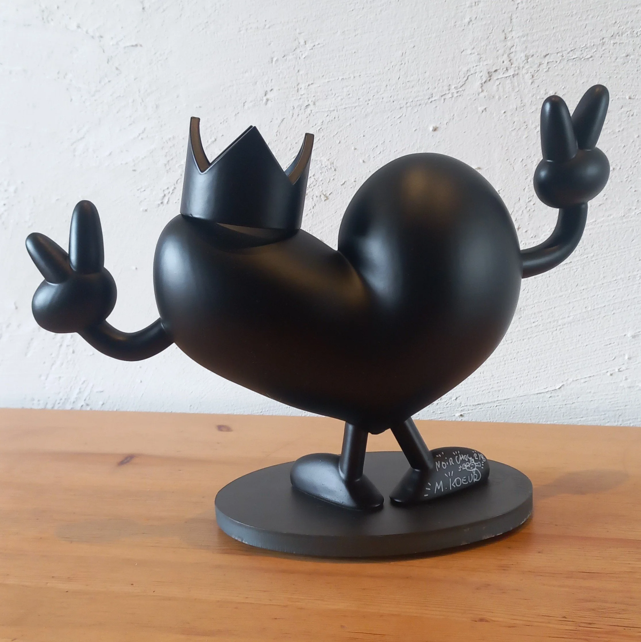 2026_M.Koeur_Statuette Koeur Double Peace Black Edition_04.jpg