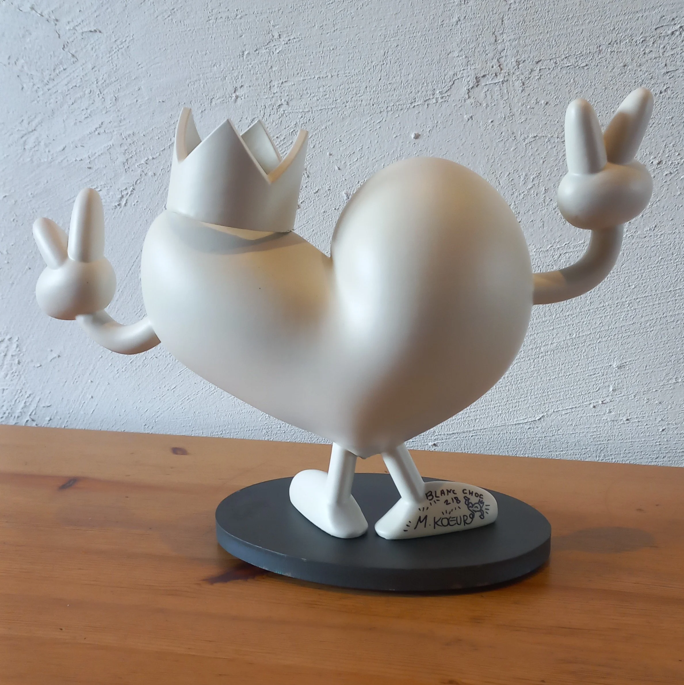 2026_M.Koeur_Statuette Koeur Double Peace White Edition_03.jpg