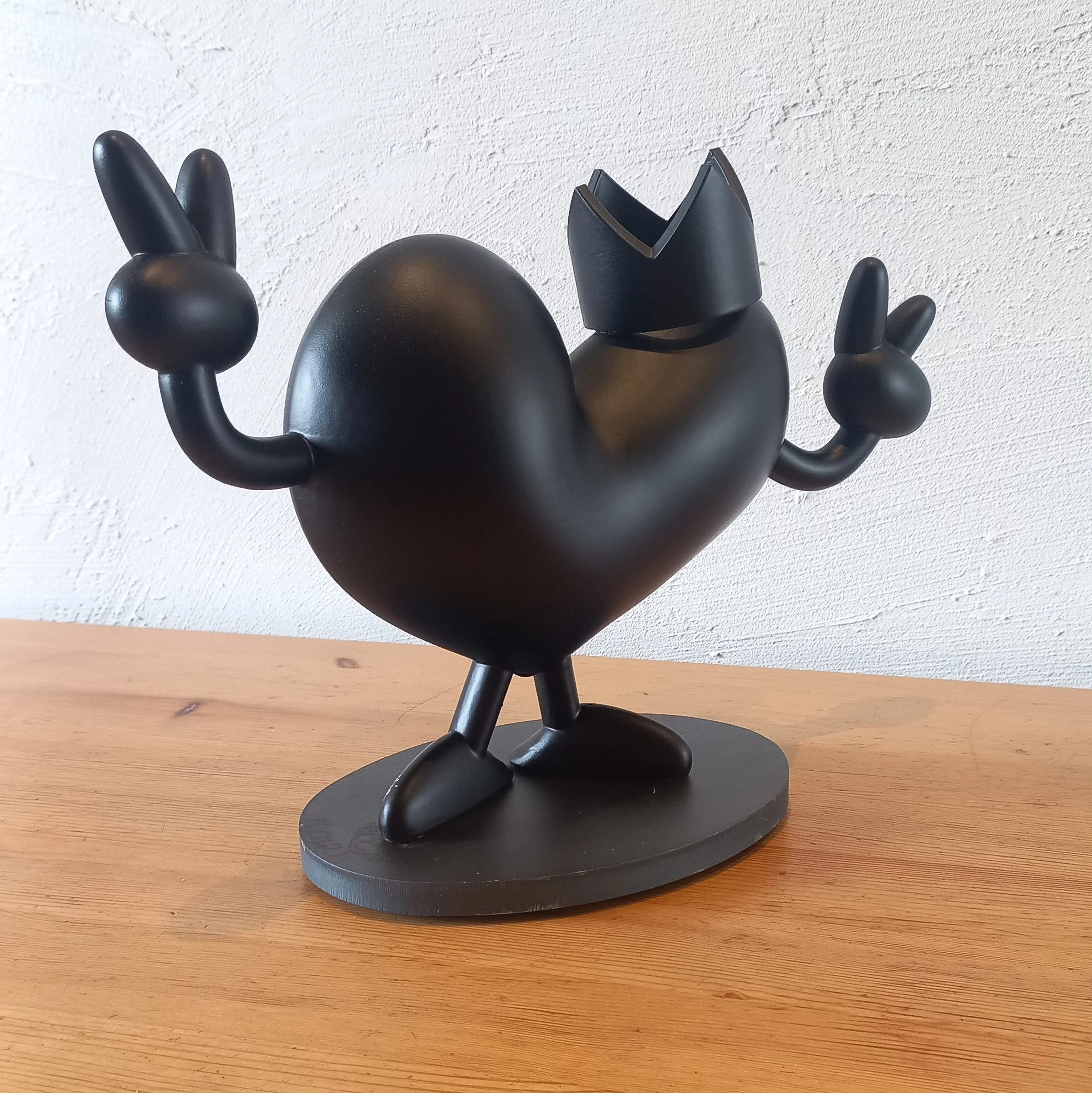 2026_M.Koeur_Statuette Koeur Double Peace Black Edition_03.jpg