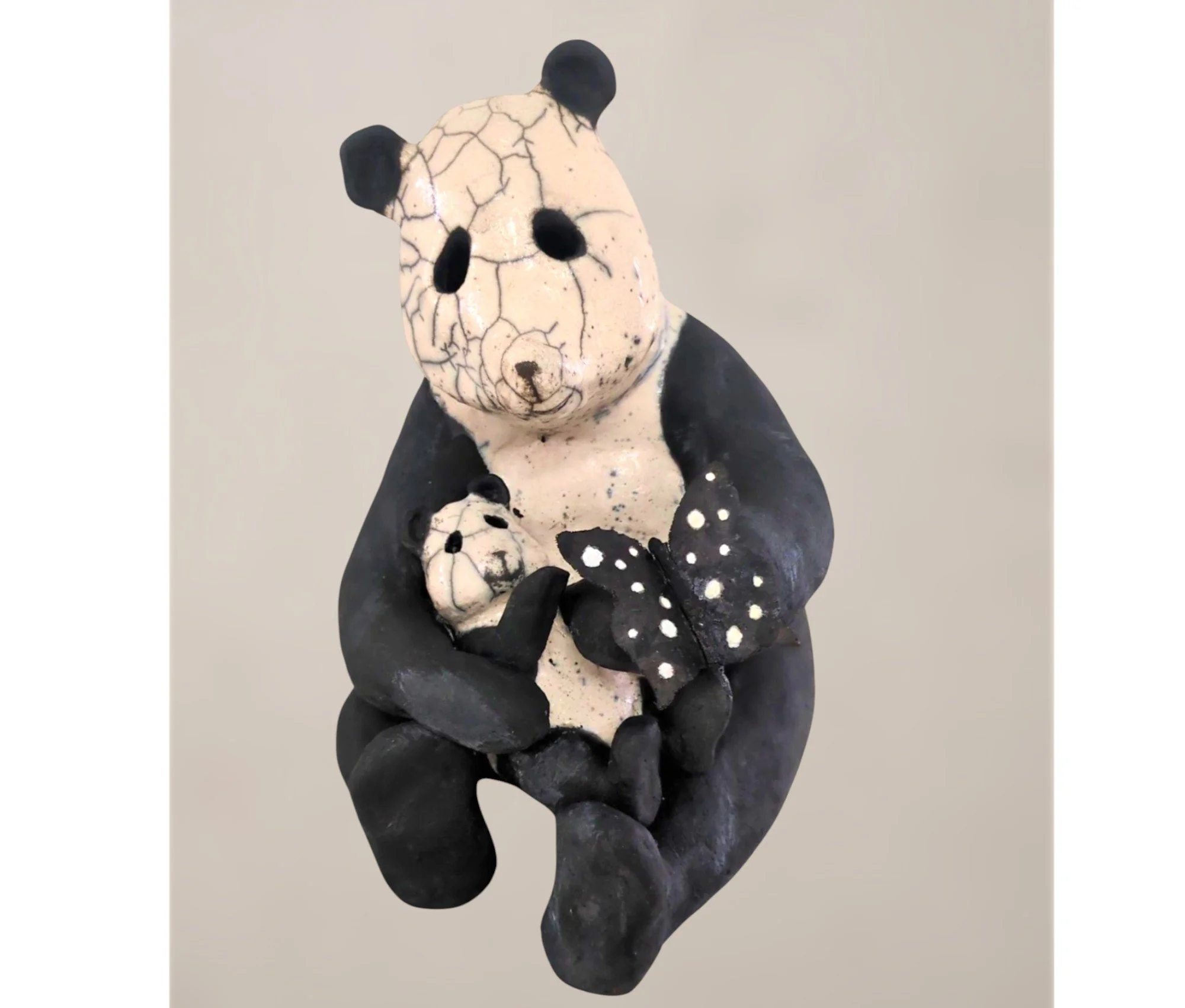 Poésie de l’instant II - Sculpture animalière en Raku d'un panda et son petit