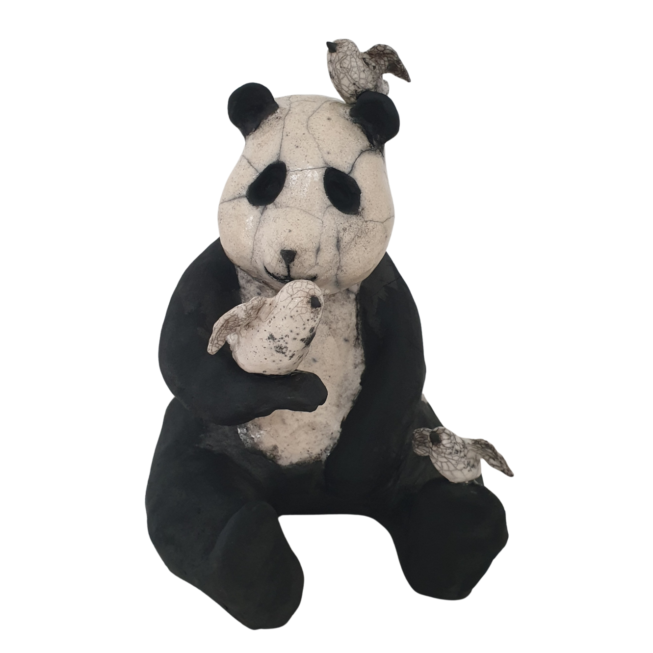 Sculpture animalière de pandas noir et blanc en Raku avec petits oiseaux, vue de face