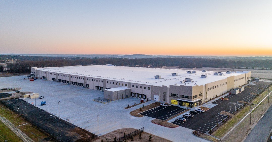 Rising above the horizon, the sun casts a glow over the Westrock Coffee distribution center. 🤩

📍Located in Conway, AR, Tempus developed this 530,000 SF state-of-the-art facility on time and under budget in 2023.

#Tempus #Arkansas #Development #CR