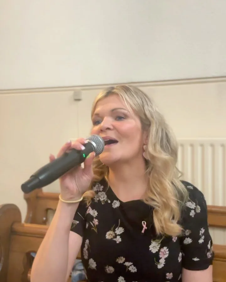 A few clips from a recent ceremony, in the beautiful cathedral in Kilkenny. The entrance song for the bridesmaids was new for me, and it&rsquo;s still in my head 🙈🥴 #earworm #ceremonymusic #weddingceremonymusic #weddingmusicchoices #irishweddingsin