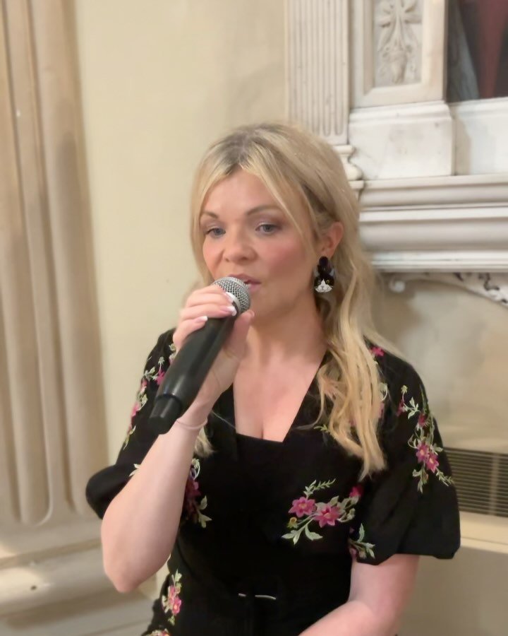 A few aul hymns there 🥸🎹🤓 #weddingsinger #churchweddingmusicireland #weddingsingerireland #irishweddingsinger #irishweddingsupplier @letstalkweddingsireland @weddingsonline