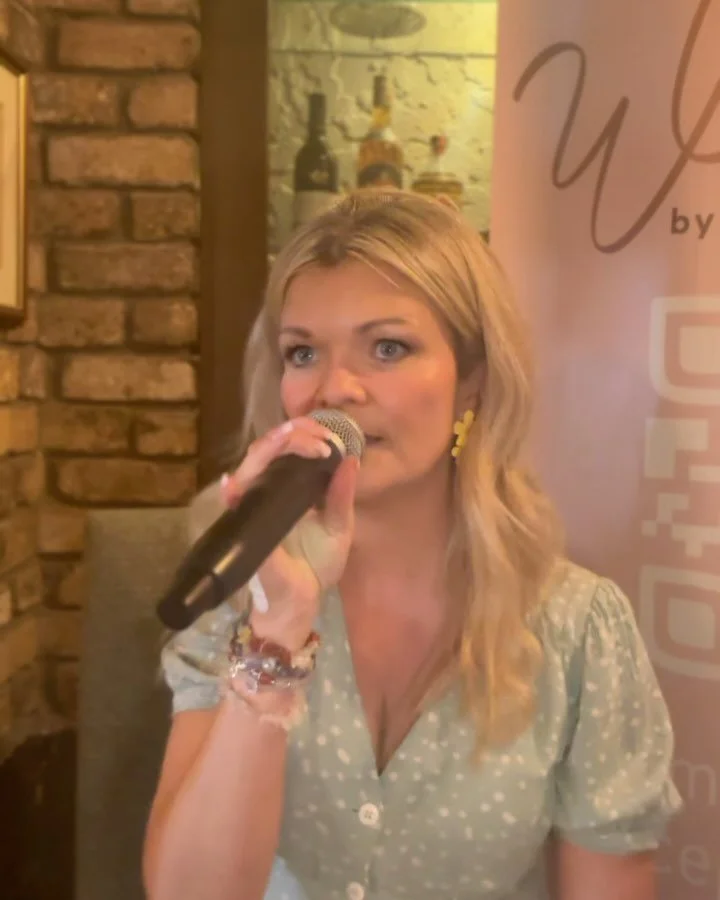 Just me, being a lil bit country 🤠 #weddingmusic #weddingsinger #weddingsingerireland #weddingsingergalway #weddingsingerclare #weddingsingercarlow #irishweddingsupplier #irishweddingsinger @letstalkweddingsireland @weddingsonline @bellbridge_house_