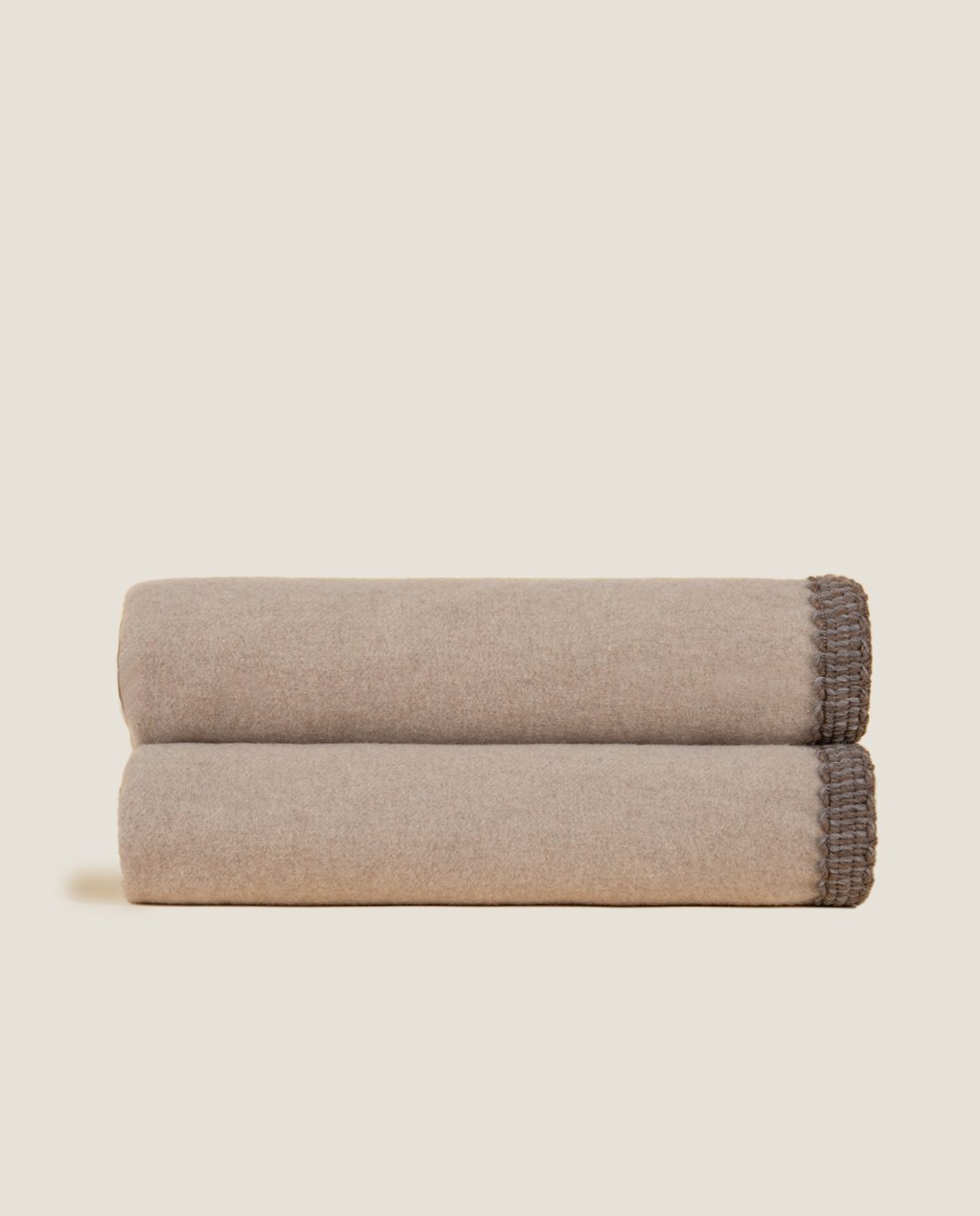 RELOVED CASHMERE BEIGE BATAVIA.jpg