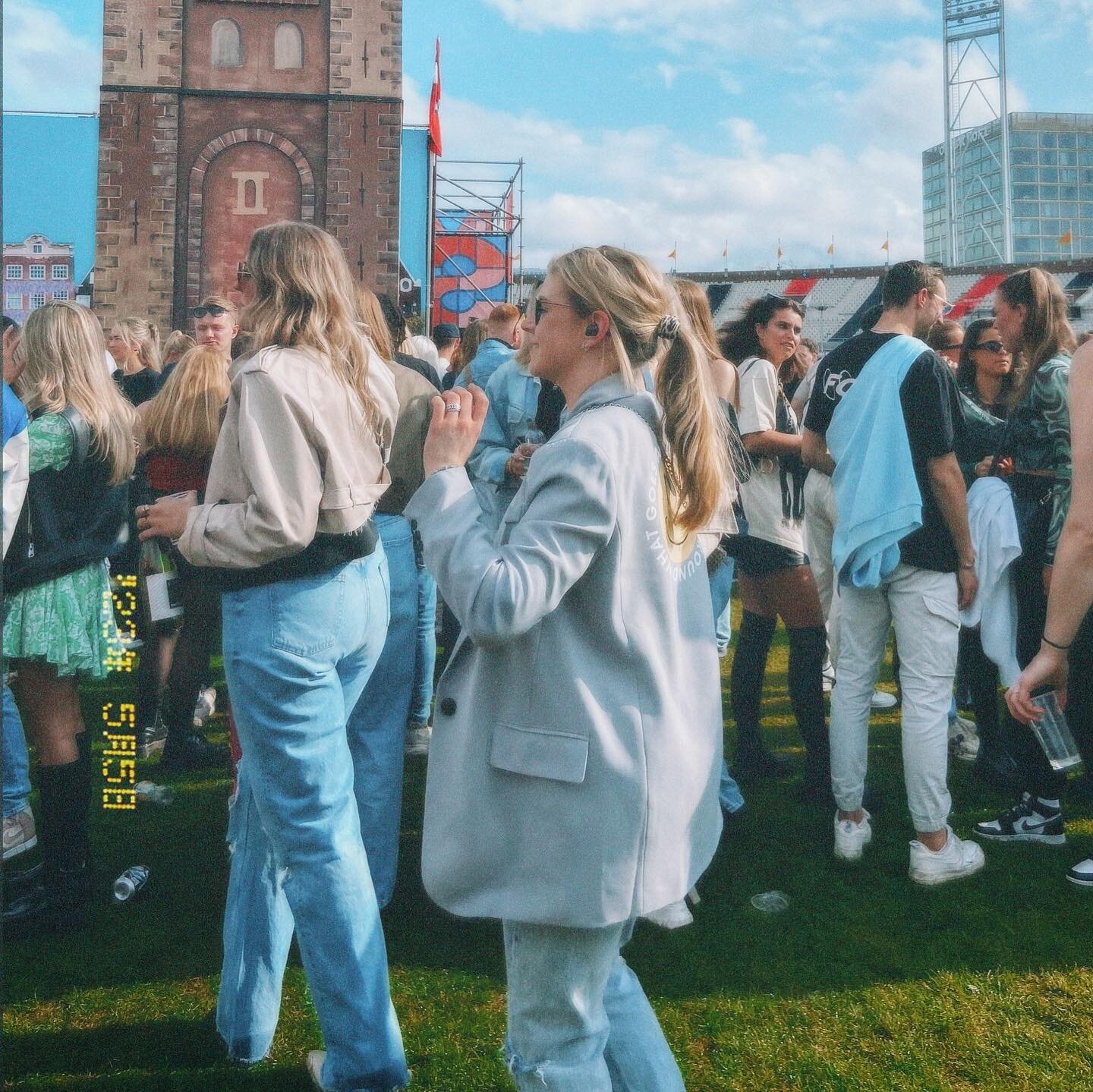 verbond &lsquo;23

eerste festival in een jaar voor mij 🎪 veel dansjes, leuke muziek, ennn&hellip;enkele mixdrankjes (woww waaghals ;P) ik drink eigenlijk nooit echt meer, levert lichaam niets op en vind mezelf al veel te leuk zonder. een voordeel: 