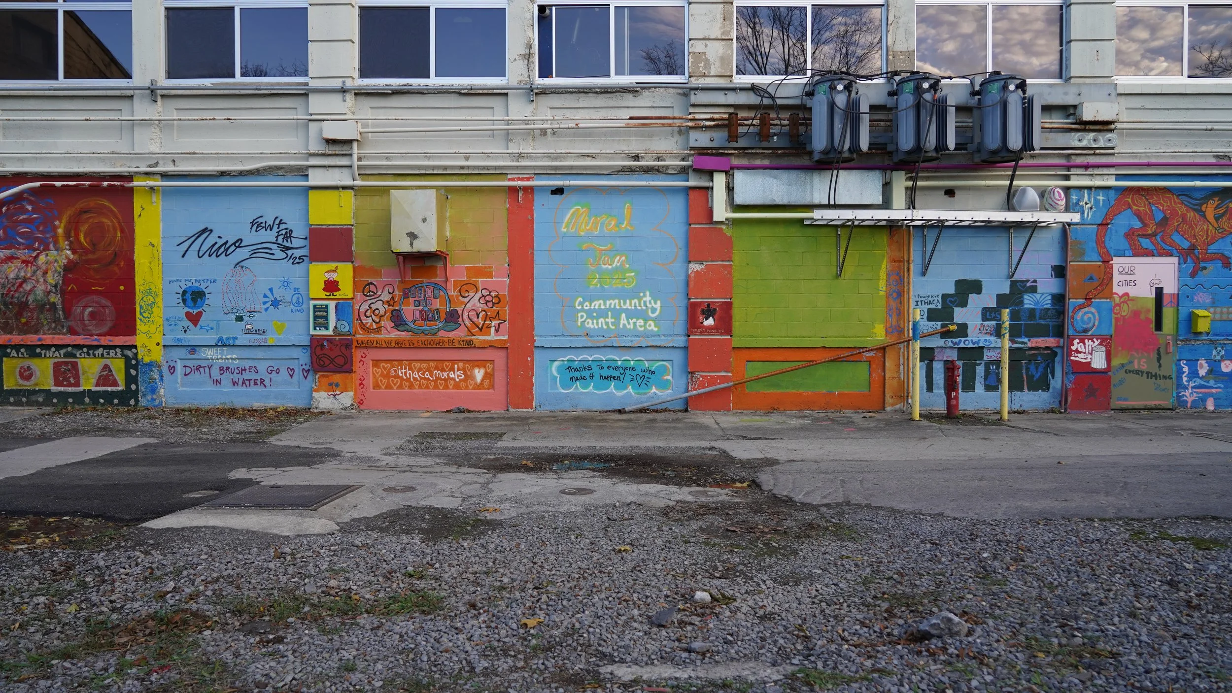 Muralist: Community Wall / Photographer: Shira Evergreen