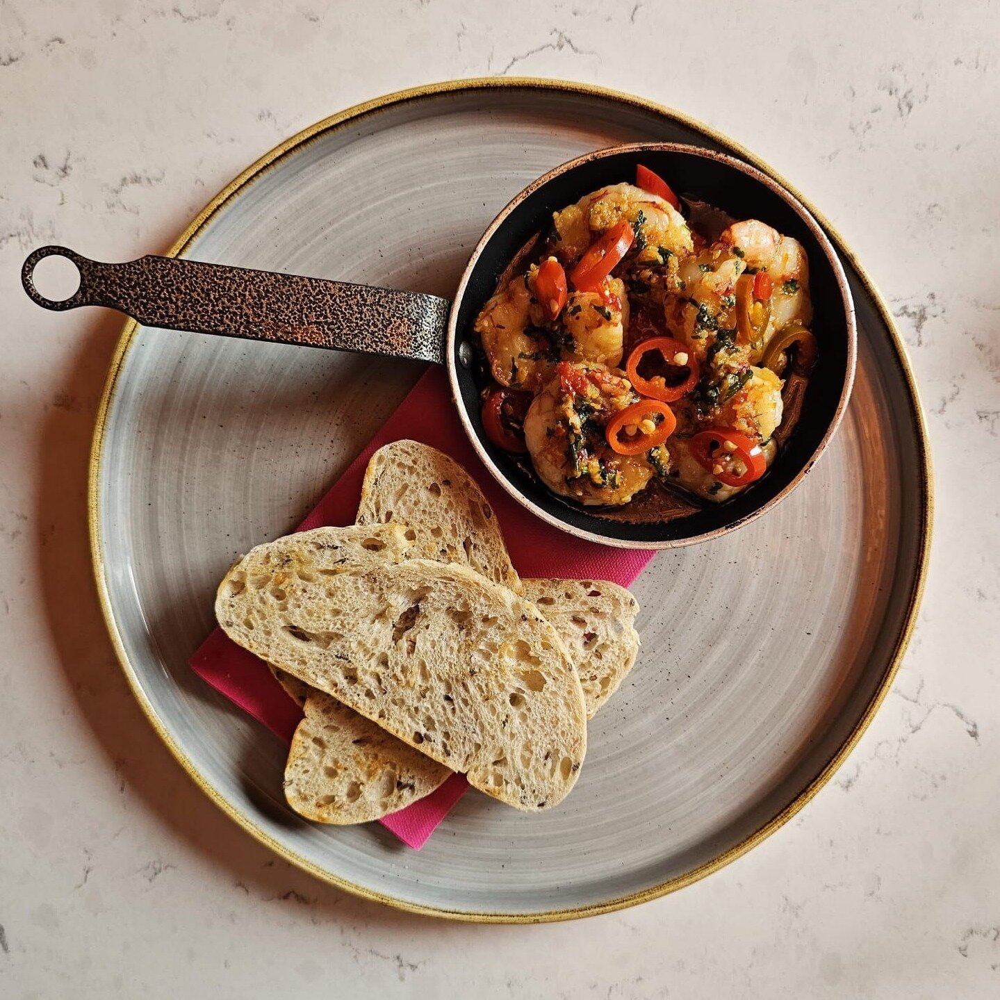 Chilli &amp; Garlic Prawn Pil Pil 🌶

Pan-fried prawns, white wine, garlic &amp; chilli oil, served with crusty bread 🍤

One of our absolute favourites from our new Evening Menu! 🍽

Have you tried them yet? 😋

No need to book, walk-ins welcome!