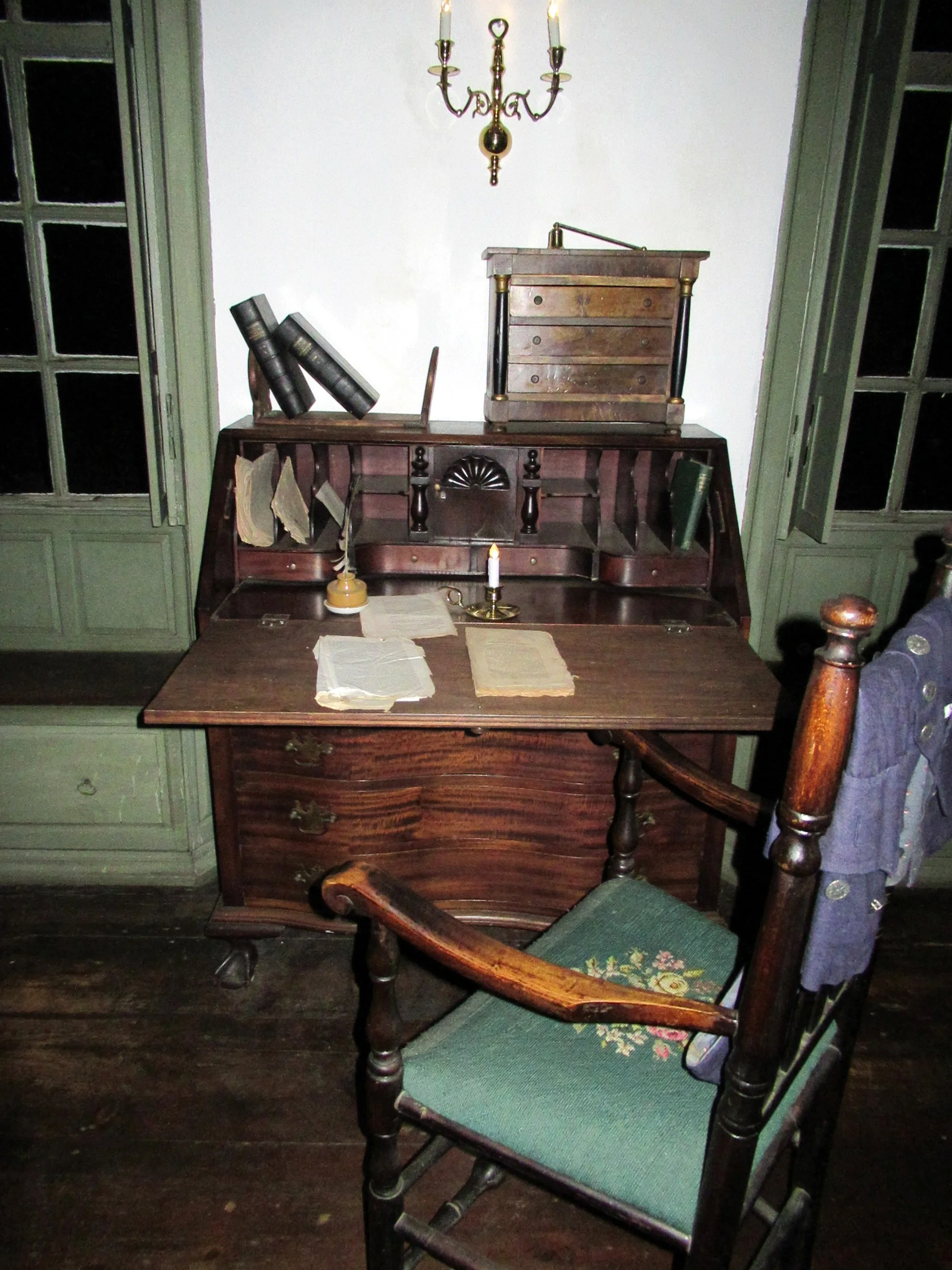 08-25-17 - Desk 01.JPG