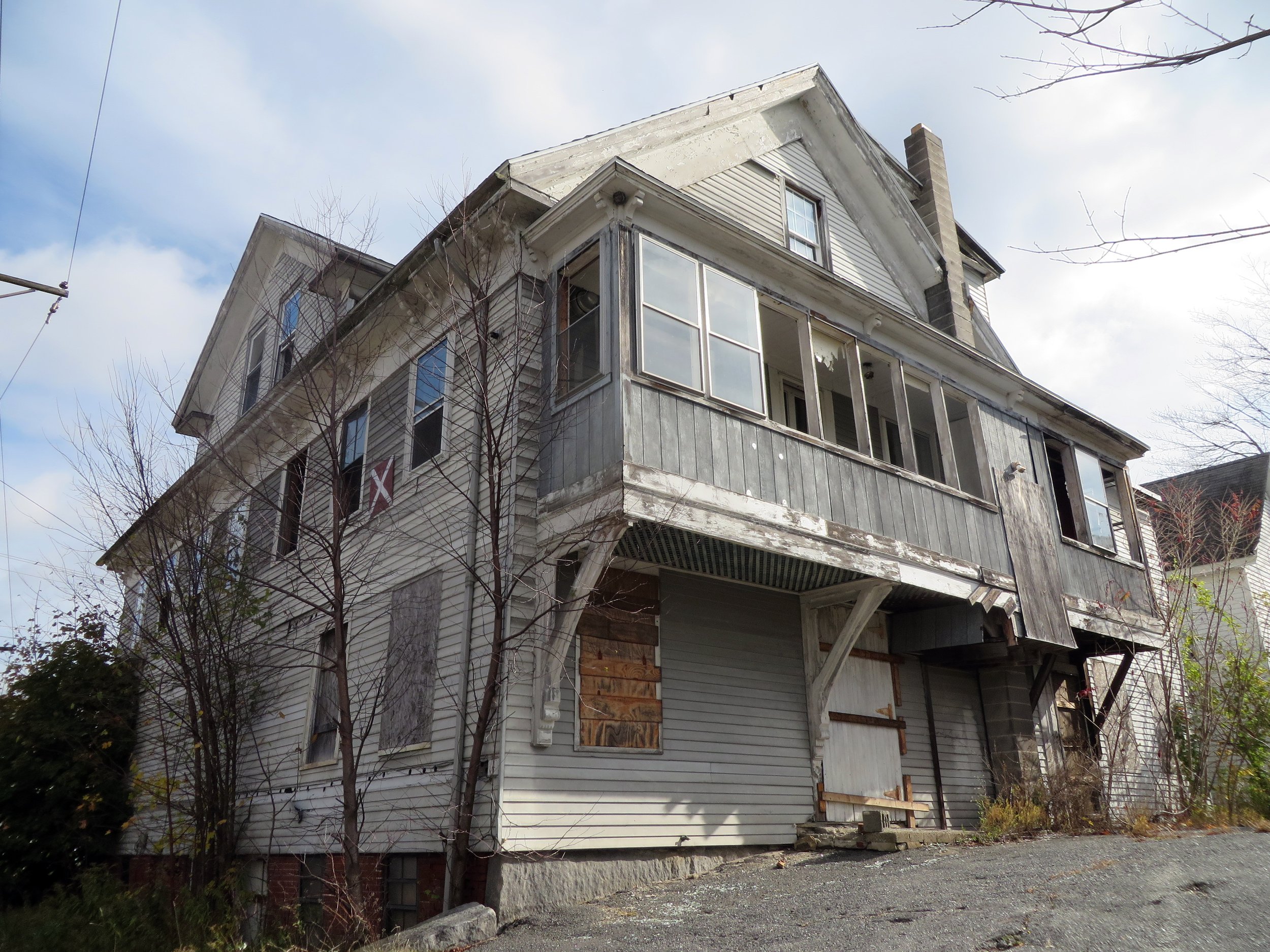 10-30-16 - Abandoned house.jpg