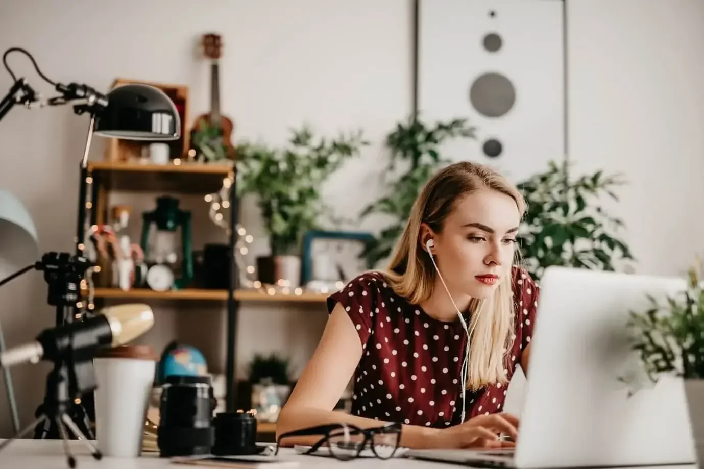 Newsletters vs Blogs: Interior Design Marketing Strategies