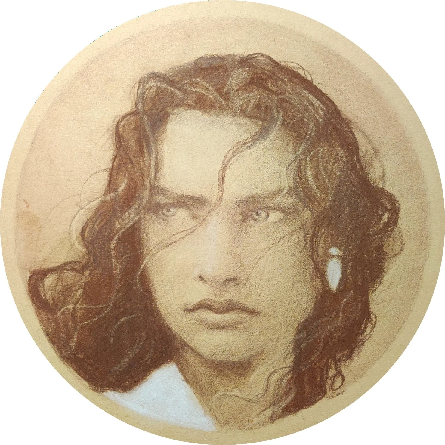 Un portrait dessiné au crayon d'une femme avec des cheveux bouclés, portant une boucle d'oreille et une chemise blanche.