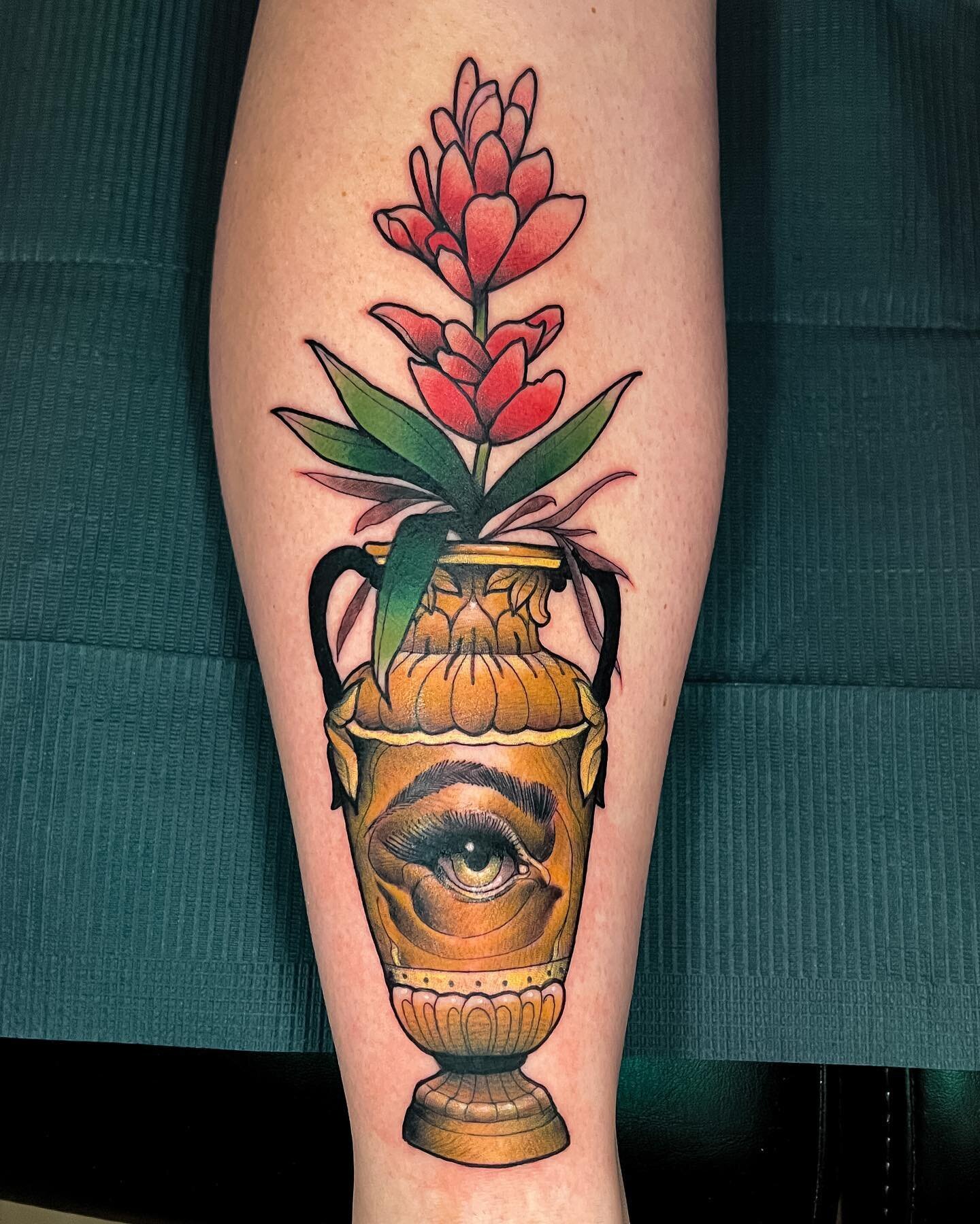 I had a blast doing this piece from my available designs!! Thank you @lindsbv93 

#neotraditional #neotraditionaltattoo #shintattoo #girlswithtattoos #flowertattoo #tattoo #vasetattoo #portage #kalamazoo #michigan #stayawhiletattoo