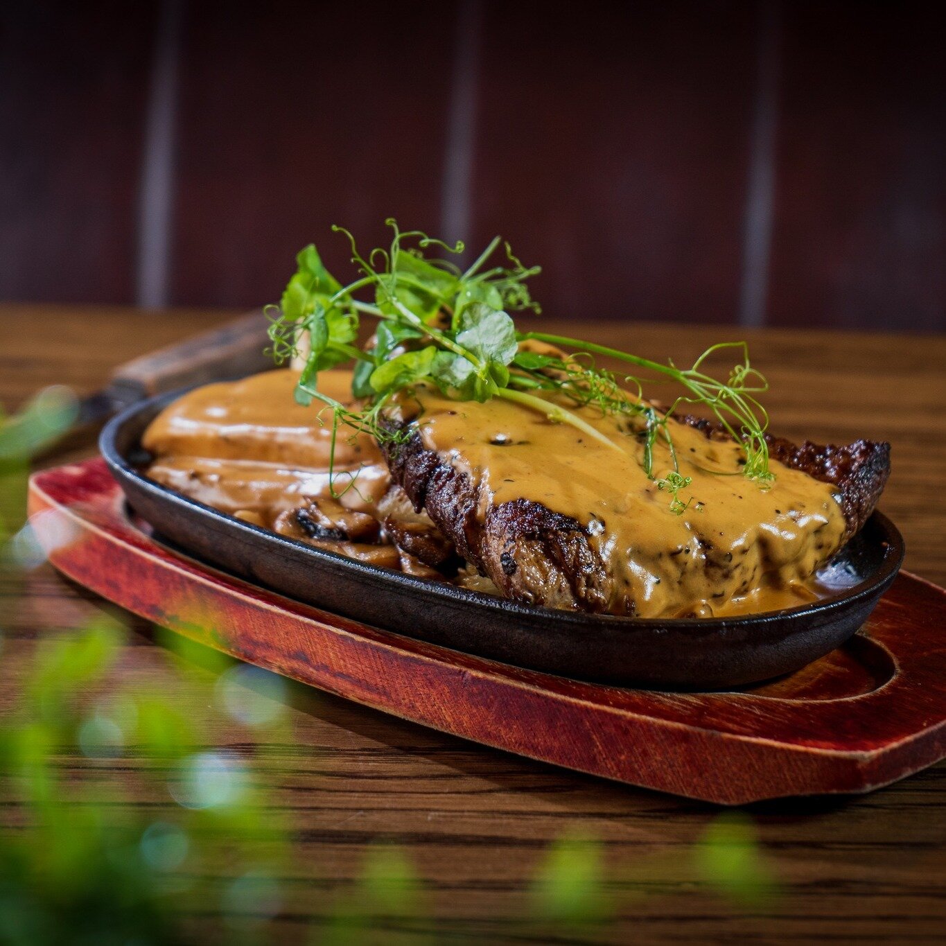 How tasty does this peppered steak look from @rococorestaurants 😍 Do you need food photography for your business?

Let's work together 👇

💻www.whatsnextcreative.com
📞0044 28 7035 0583
✉️hello@whatsnextcreative.com

#whatsnextcreative #designagenc