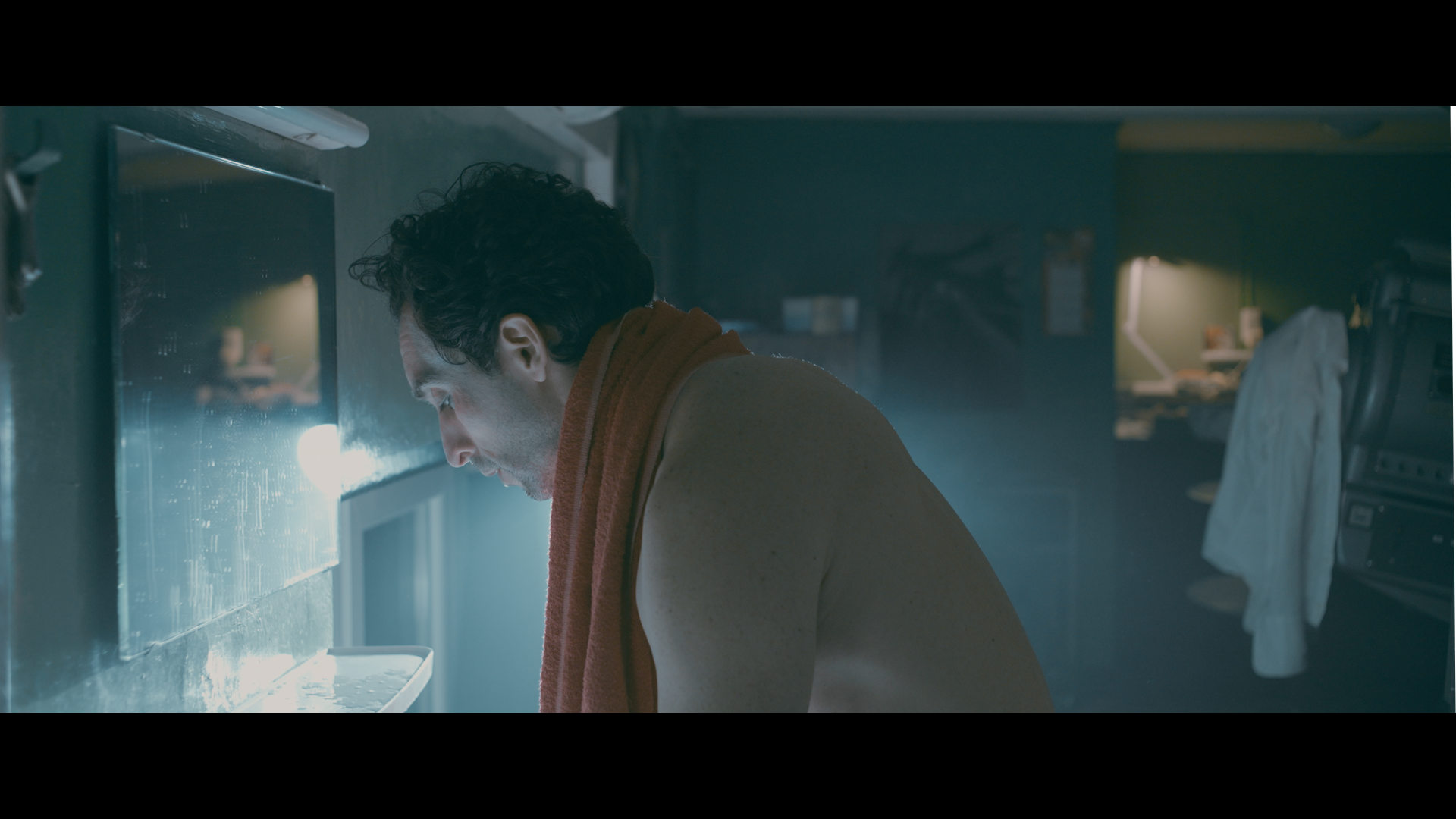 MAIN MAX HD.00_09_48_13.Still145.png